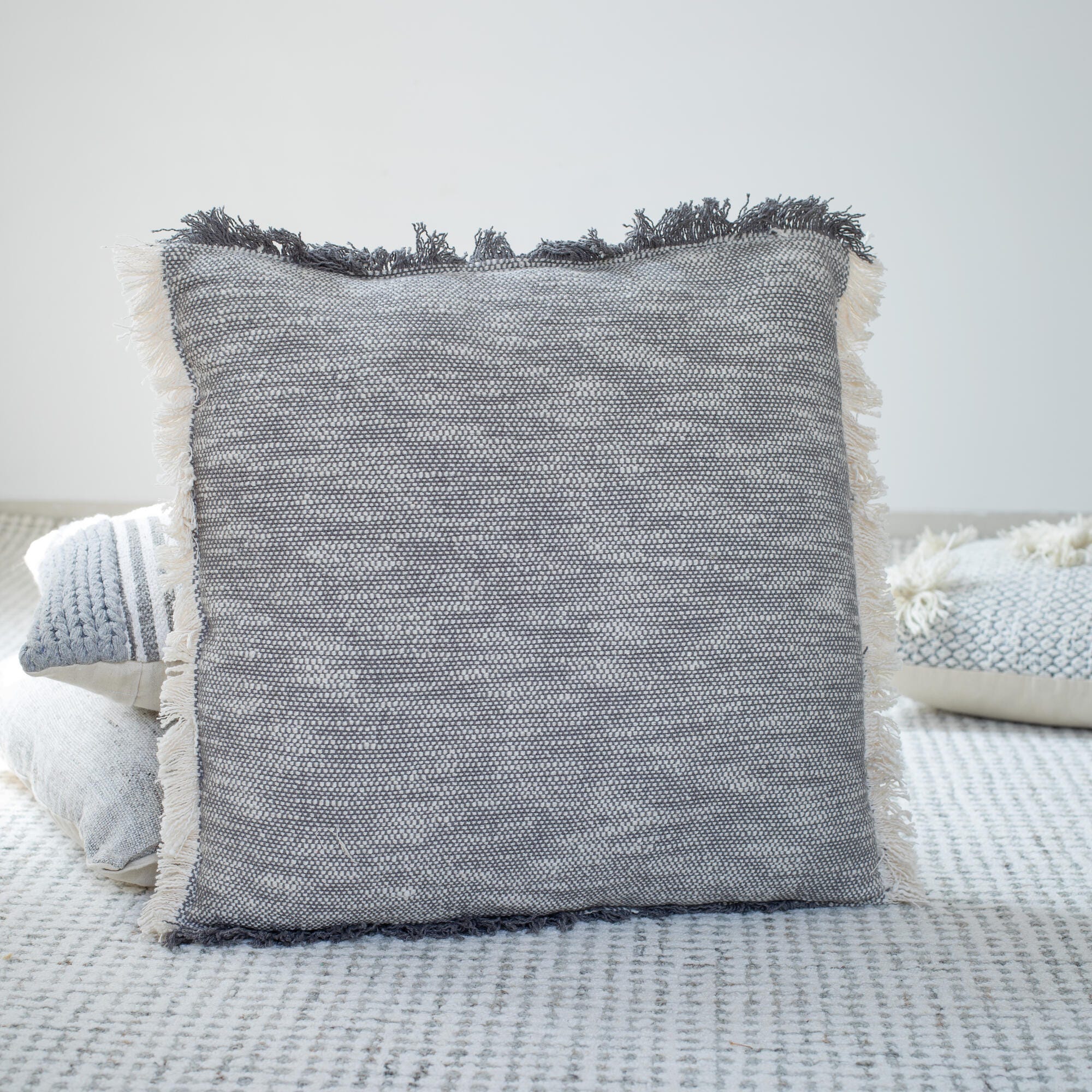 Suvii Home Athena Woven Decorative Throw Pillow, Navy Blue/White, large