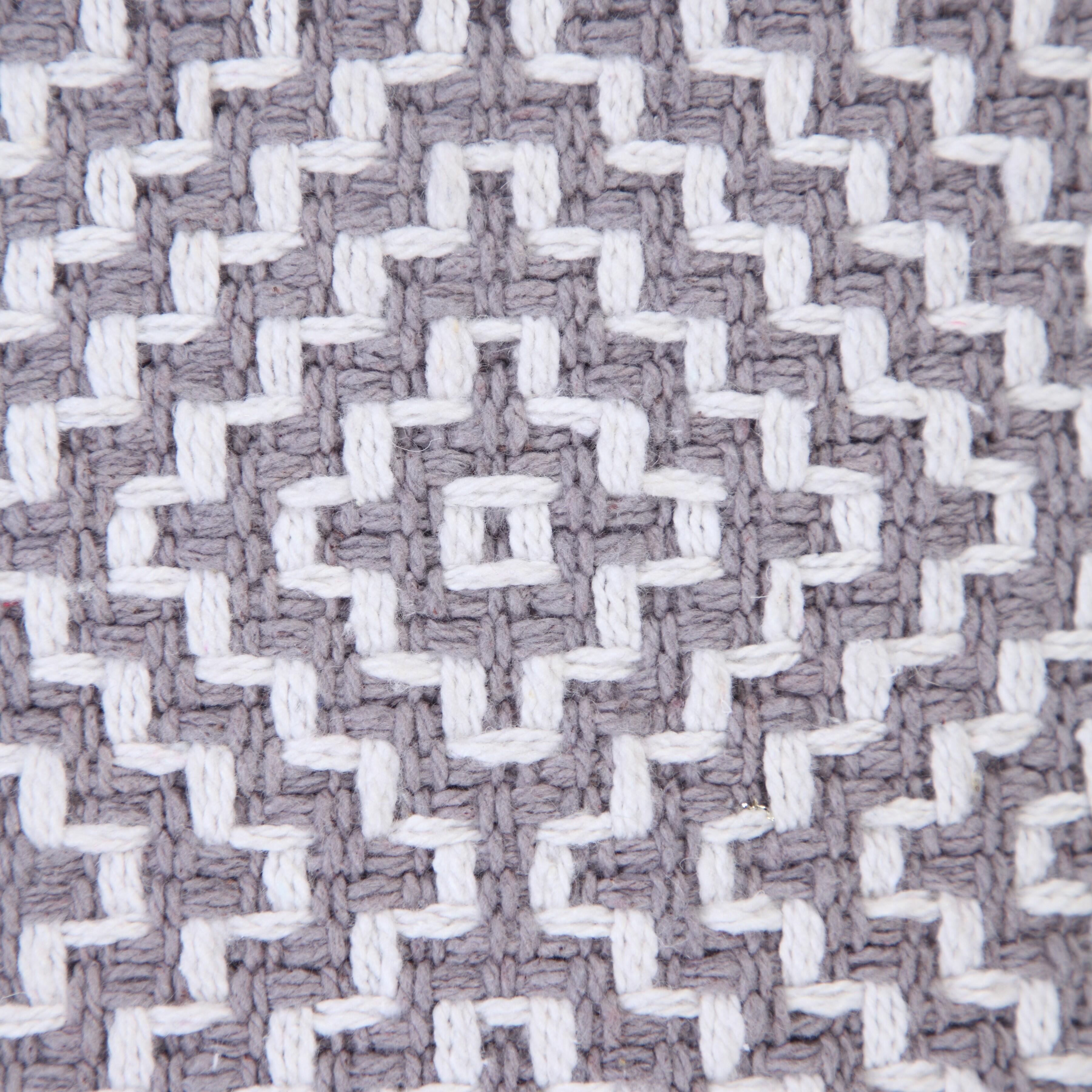 Swatch color Gray/White , product with this swatch is currently selected