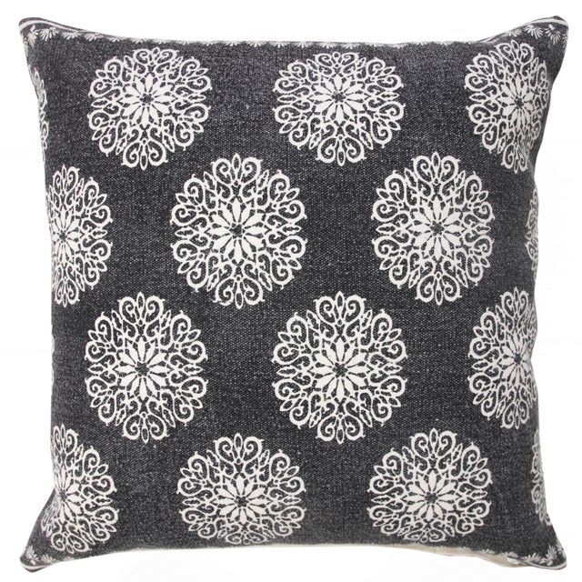 Suvii Home Evelyn Floral Decorative Throw Pillow