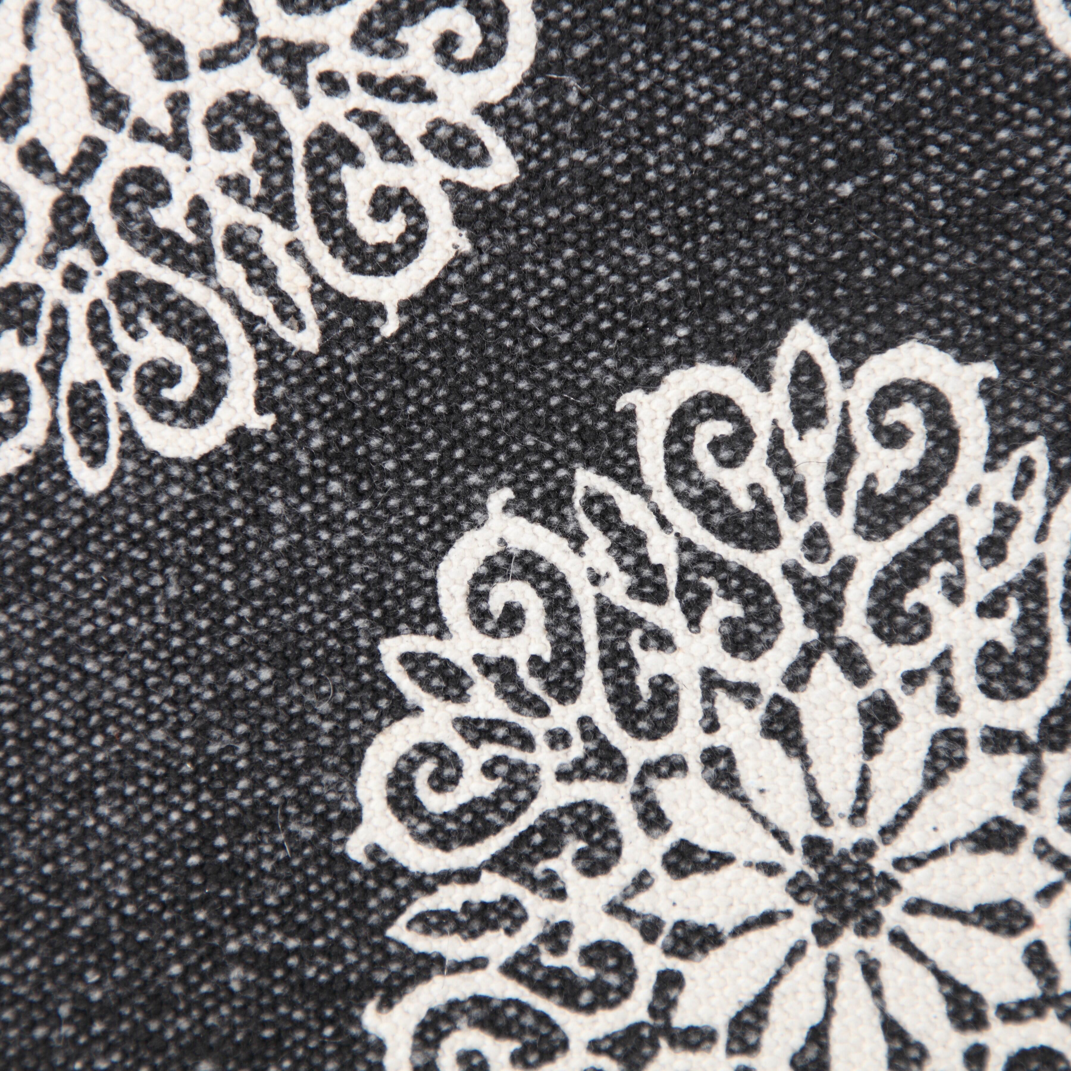 Swatch color Black/White , product with this swatch is currently selected