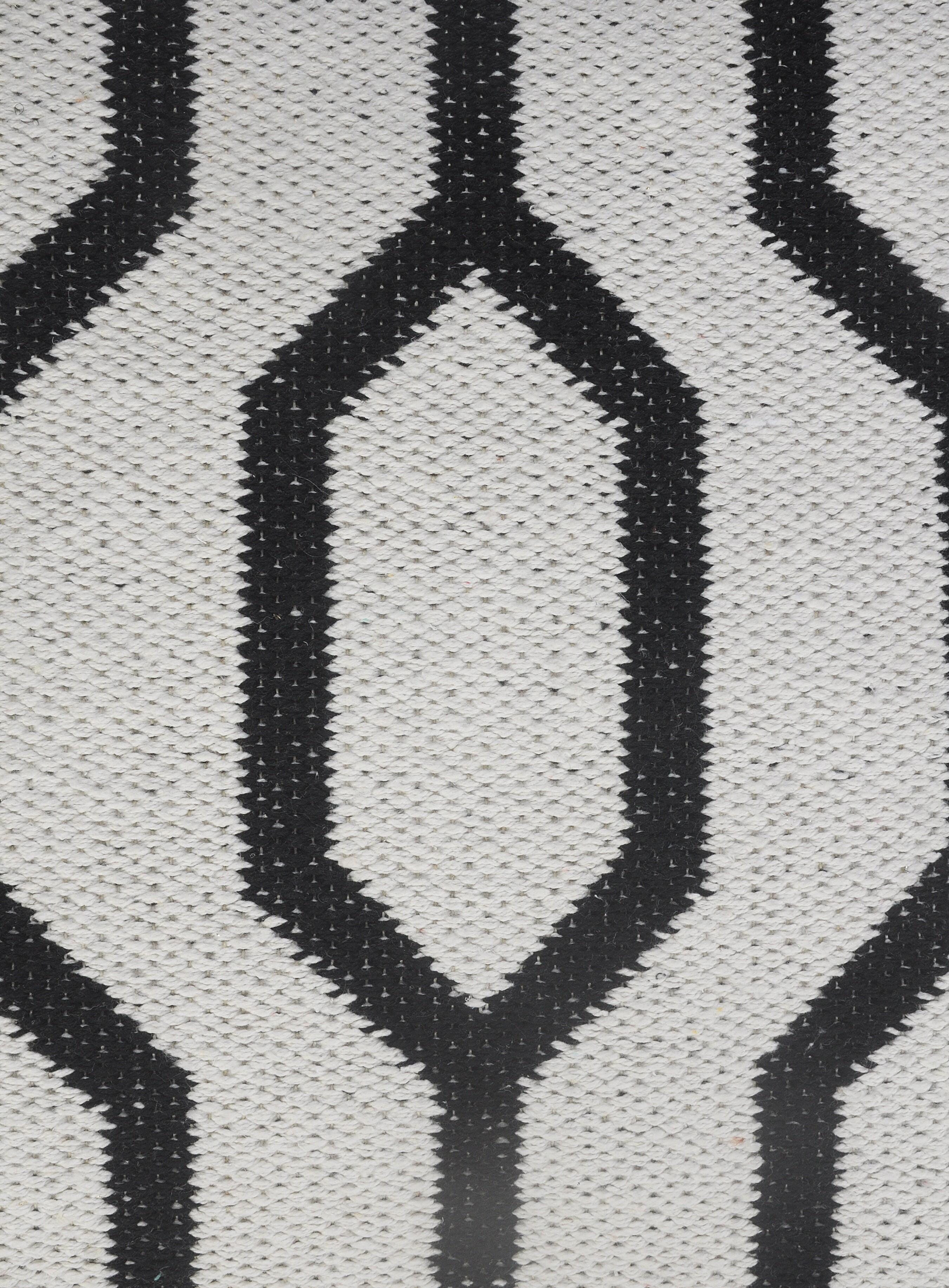 Swatch color White/Black 