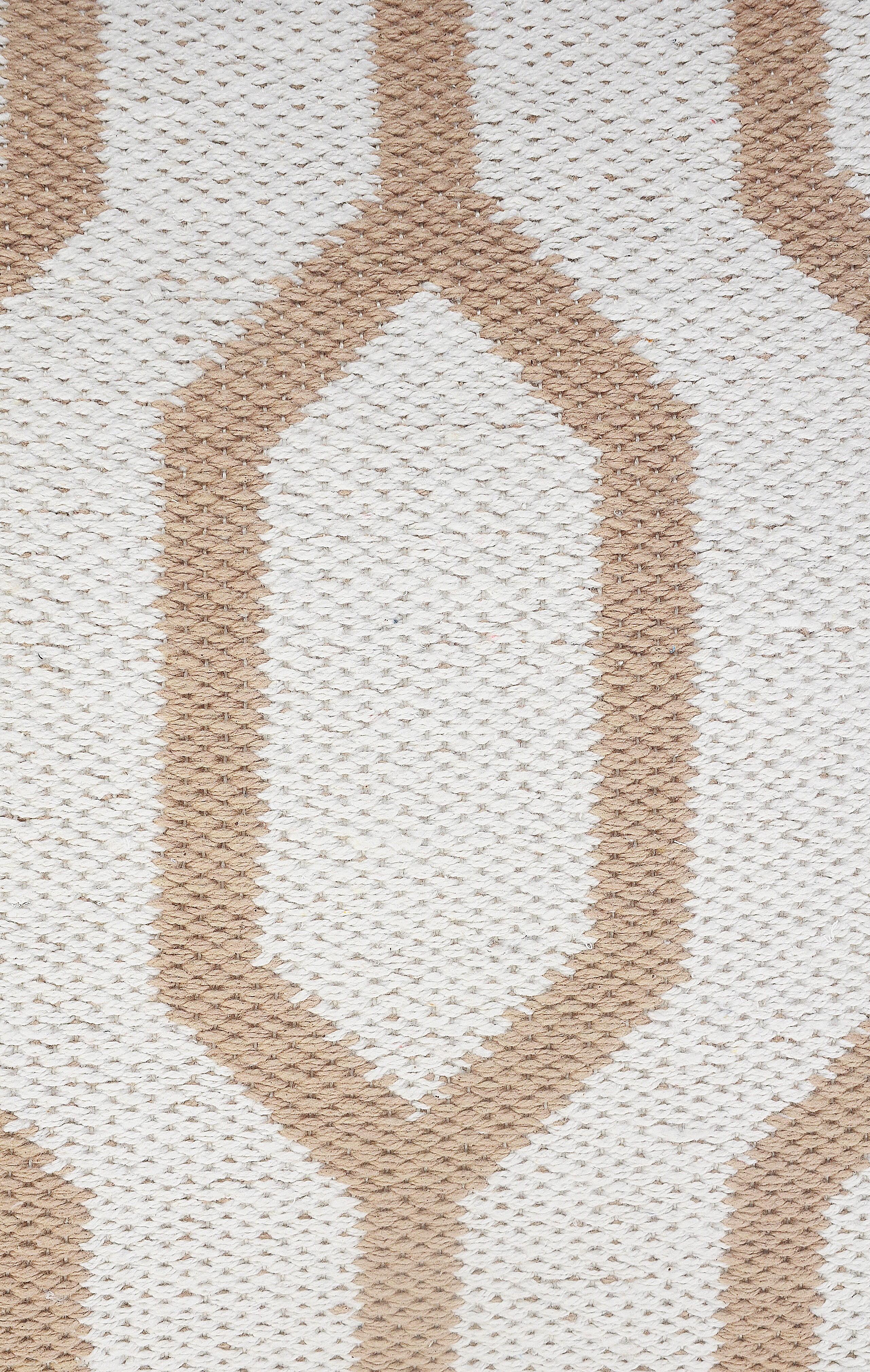 Swatch color Hazelnut/White , product with this swatch is currently selected