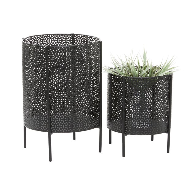 Cosmopolitan Indoor/Outdoor Cutout Planter (Set of 2)