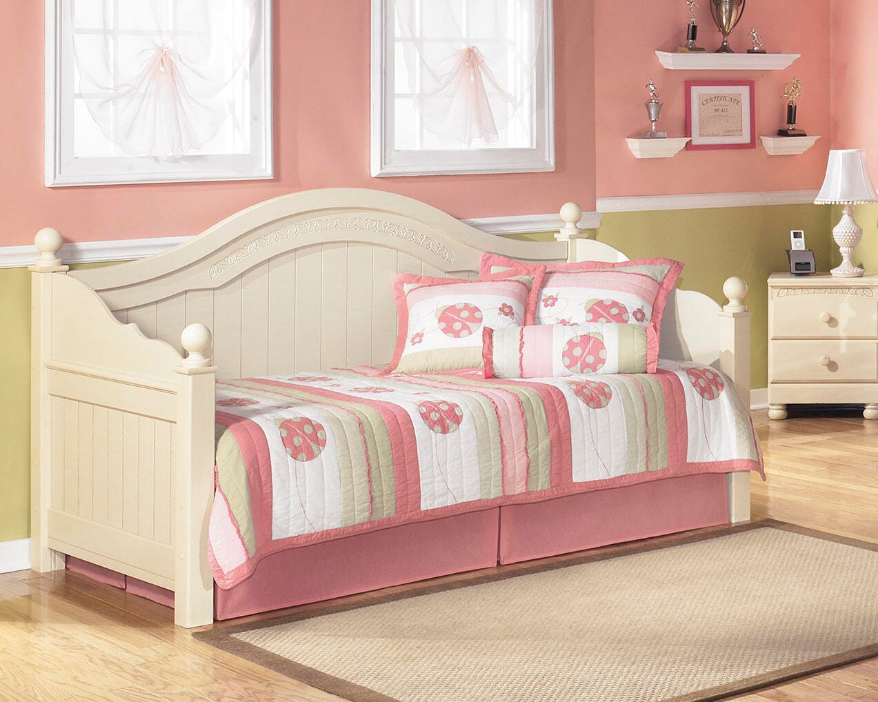 Cottage Retreat Twin Day Bed with 8