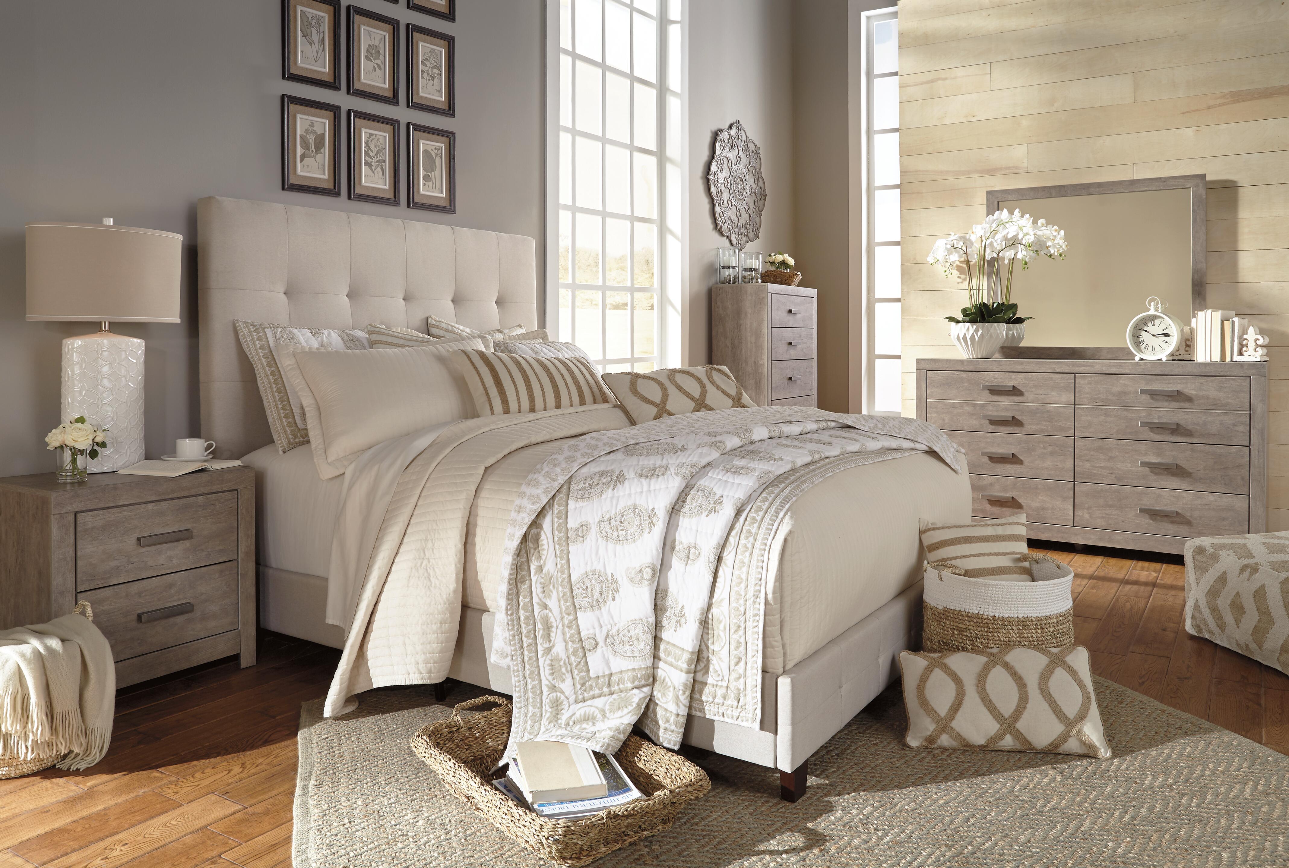 Dolante Queen Upholstered Bed - image 4