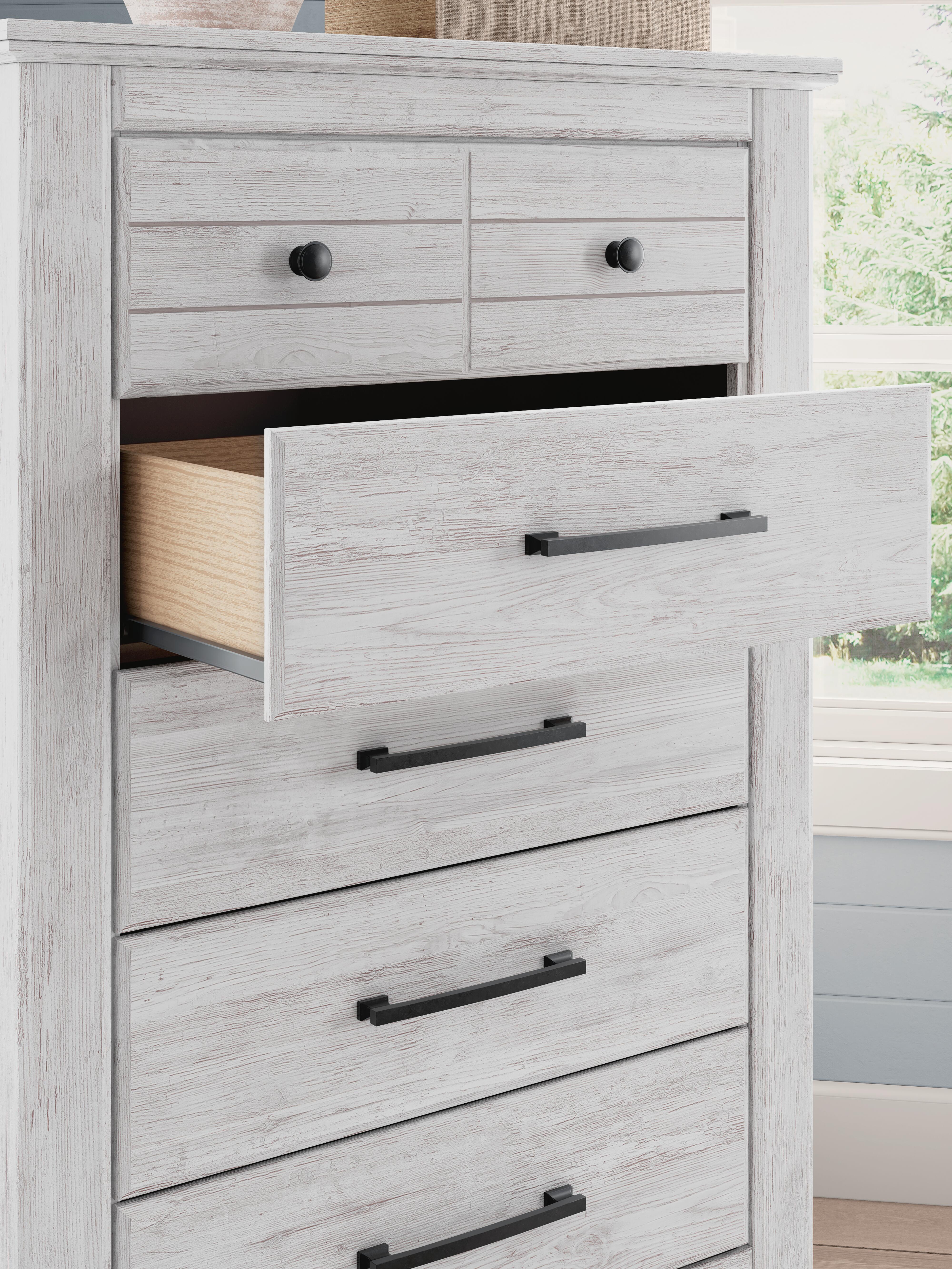 Fenderport Chest of Drawers - image 10