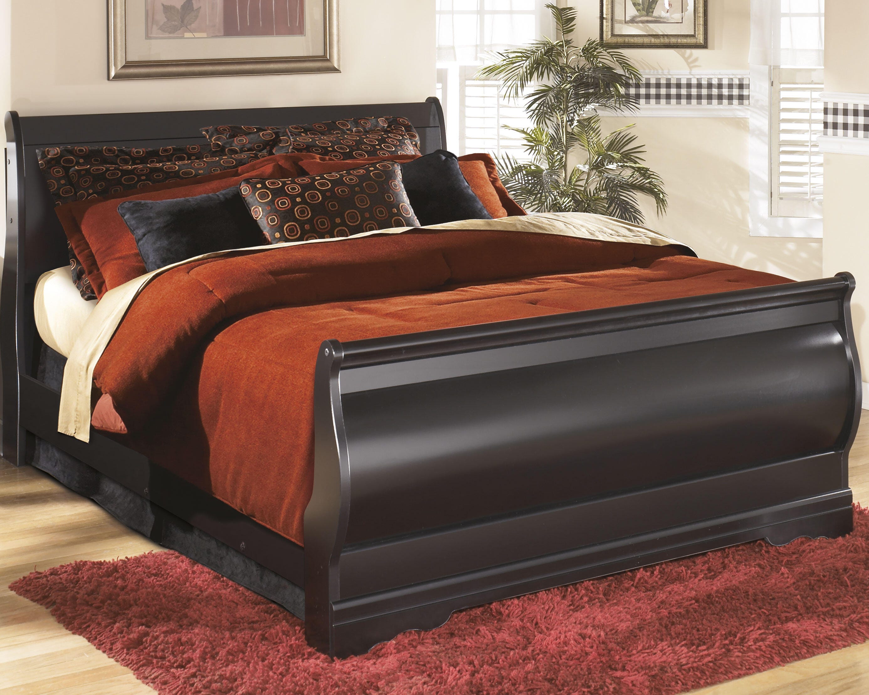 Cama Queen Huey Vineyard con cómoda con espejo y mesita de noche - image 8
