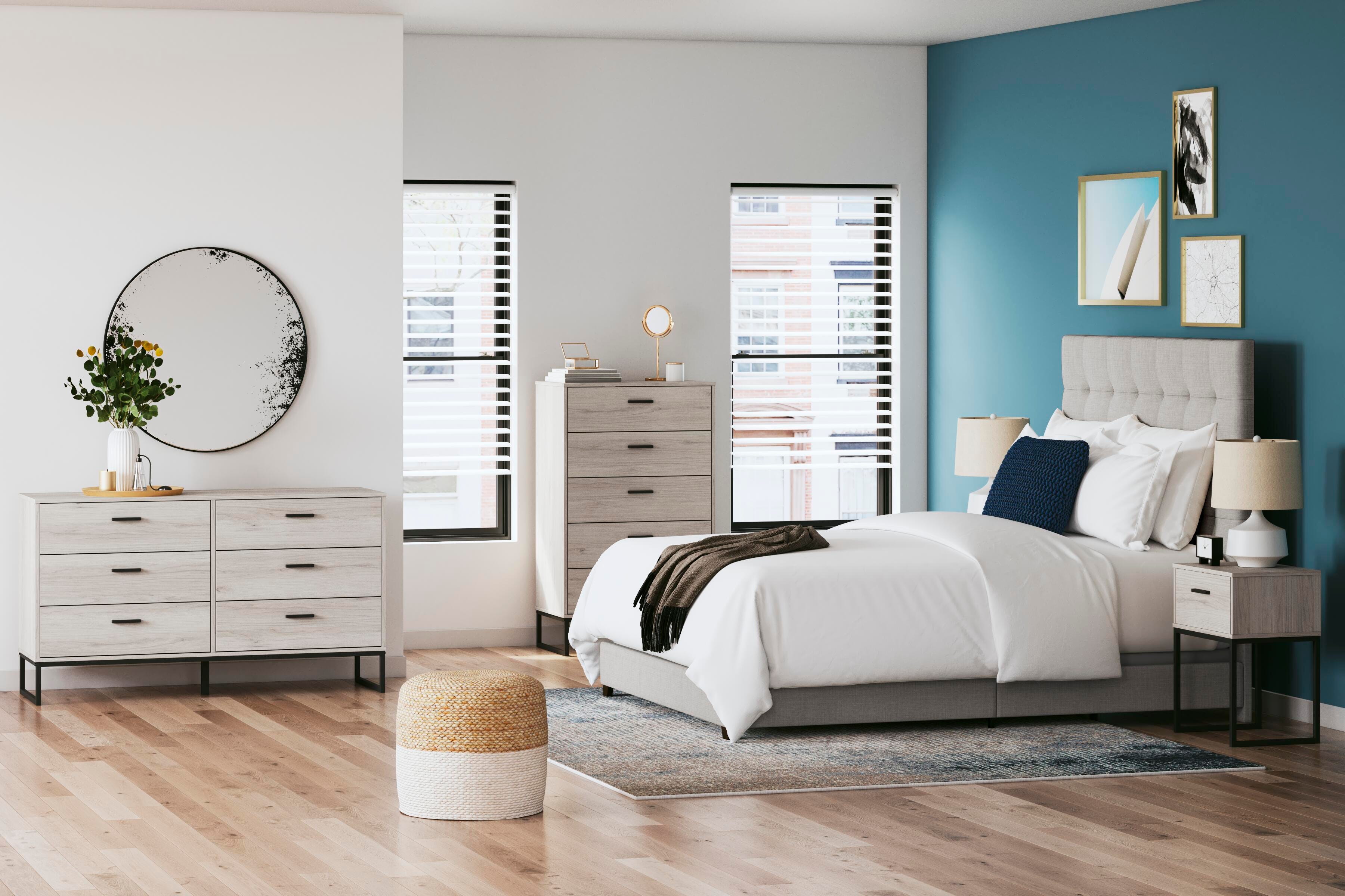 Dolante Queen Upholstered Bed - image 7
