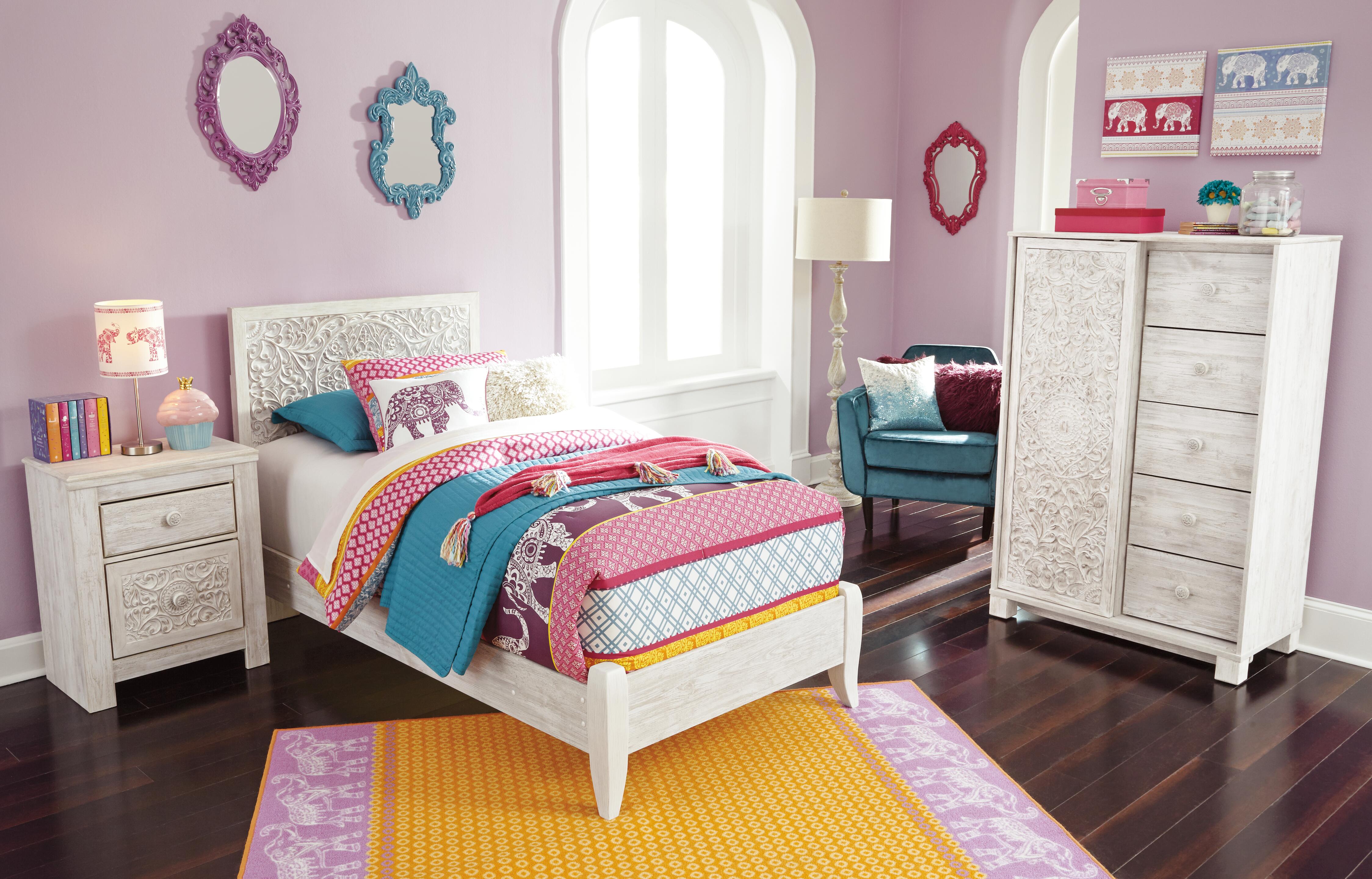 kasu3！プチバトー　ホワイトノースリーブボディ18m 2セット　他2点 Winners Only Cape Cod 3-Drawer Nightstand is available in