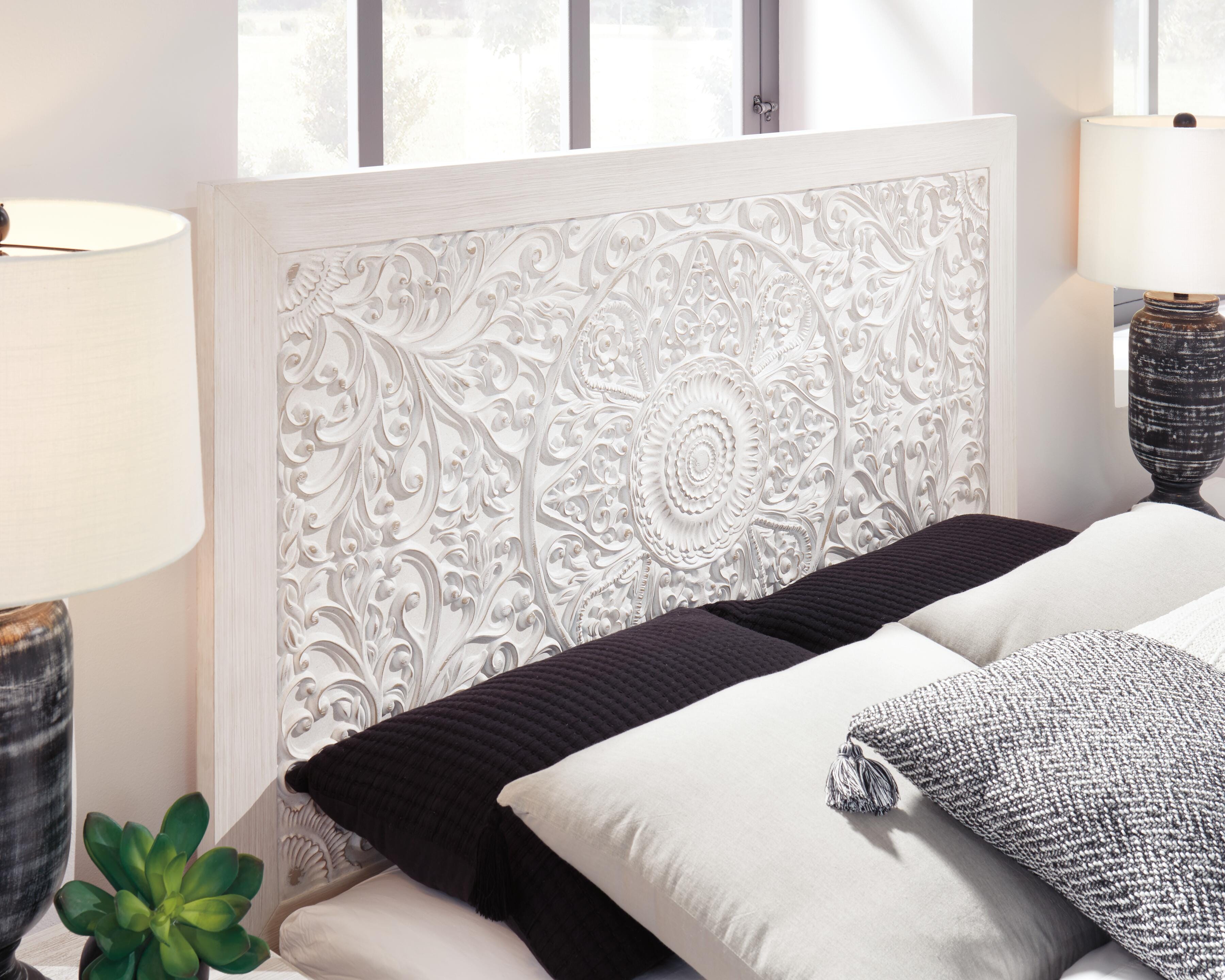 Cama queen con paneles, cómoda y mesita de noche Paxberry - image 25