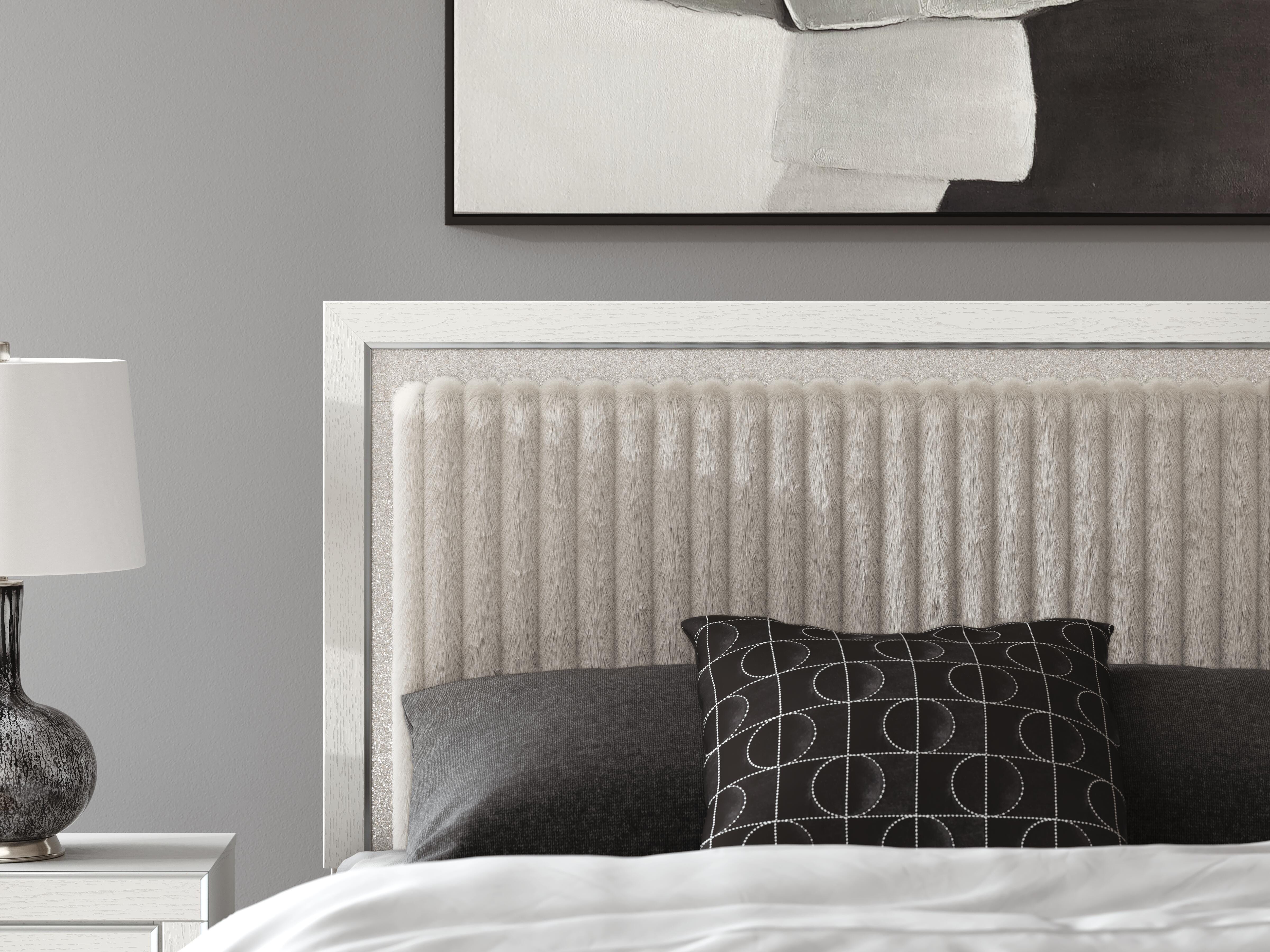 Cama Queen Birmonton con almacenaje, cómoda, espejo y mesita de noche - image 21
