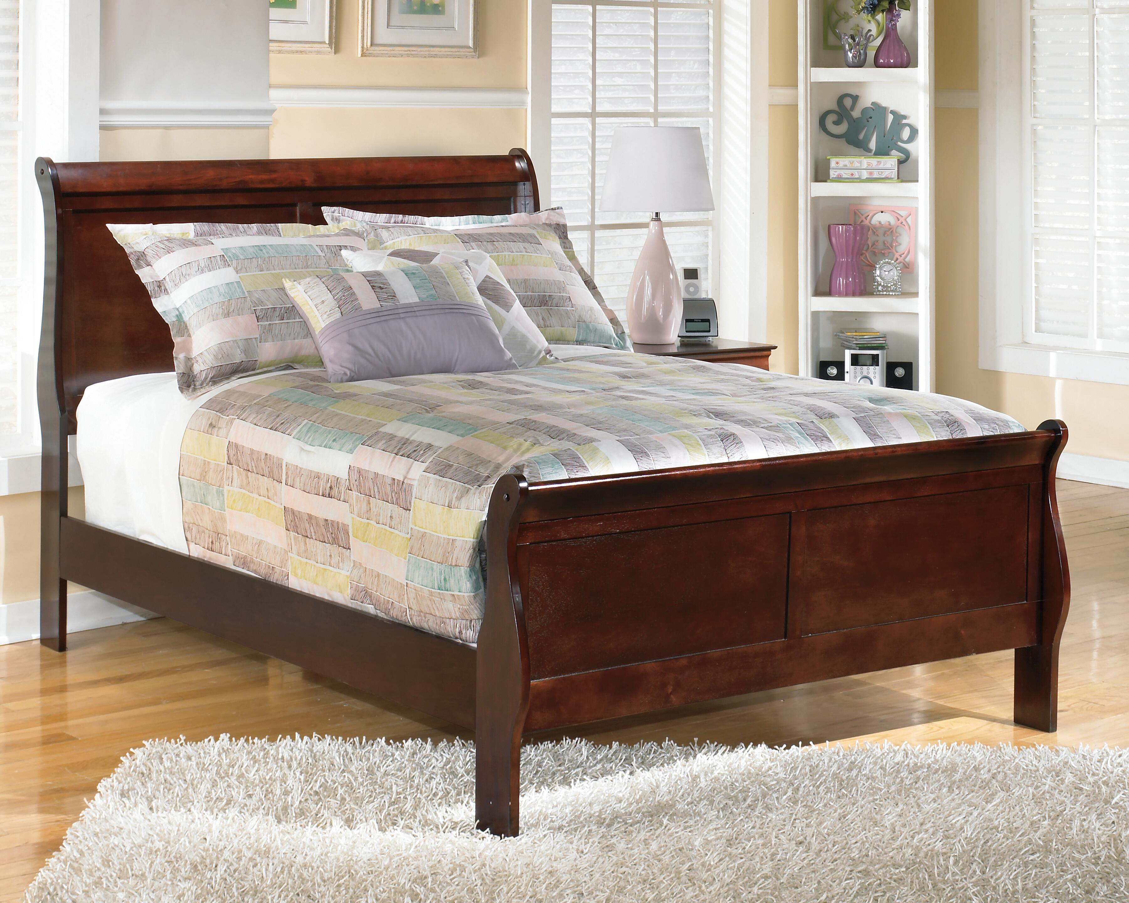 Alisdair Full Sleigh Bed, Reddish Brown, rollover