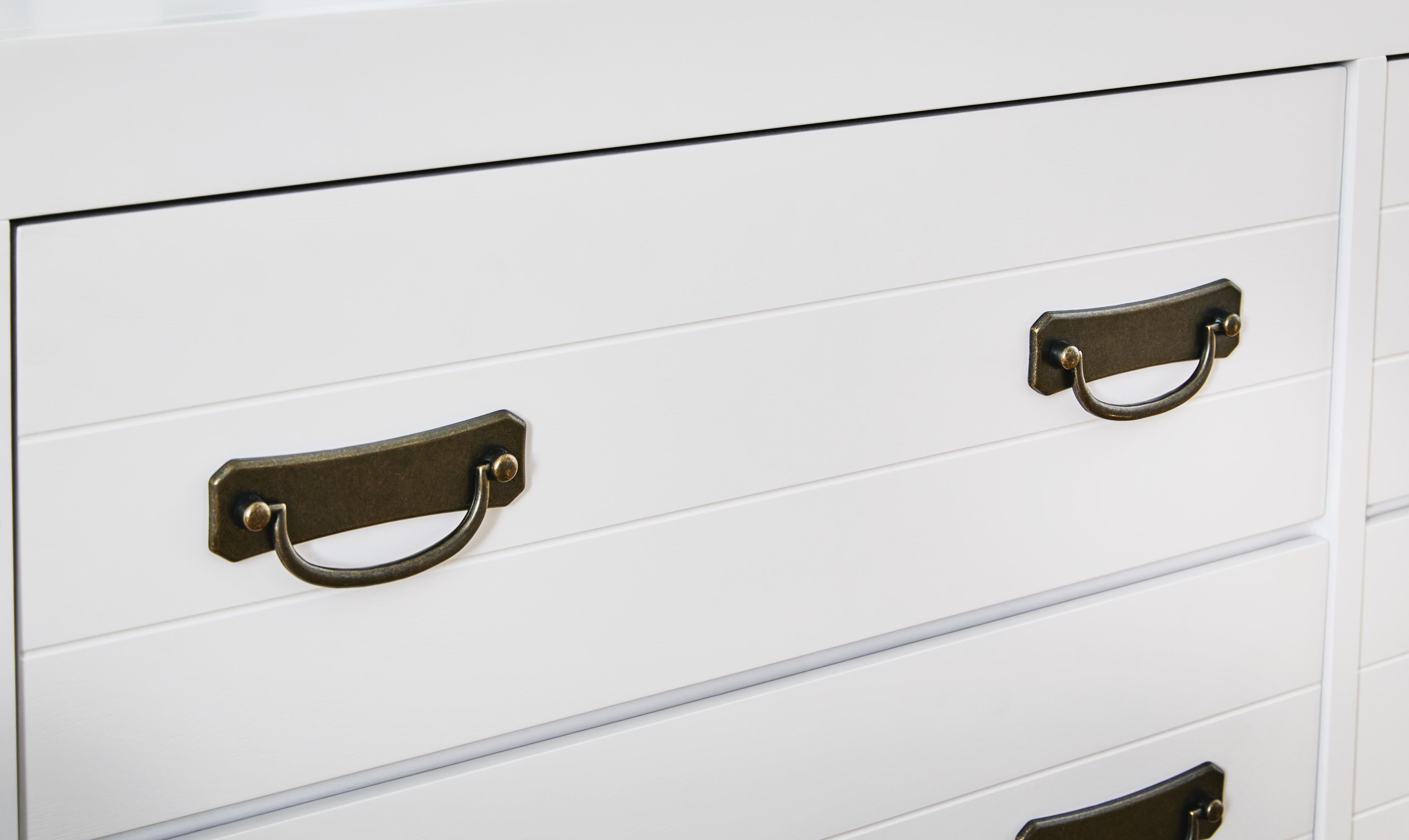 Binterglen Queen Panel Bed, Dresser and 2 Nightstands - image 23