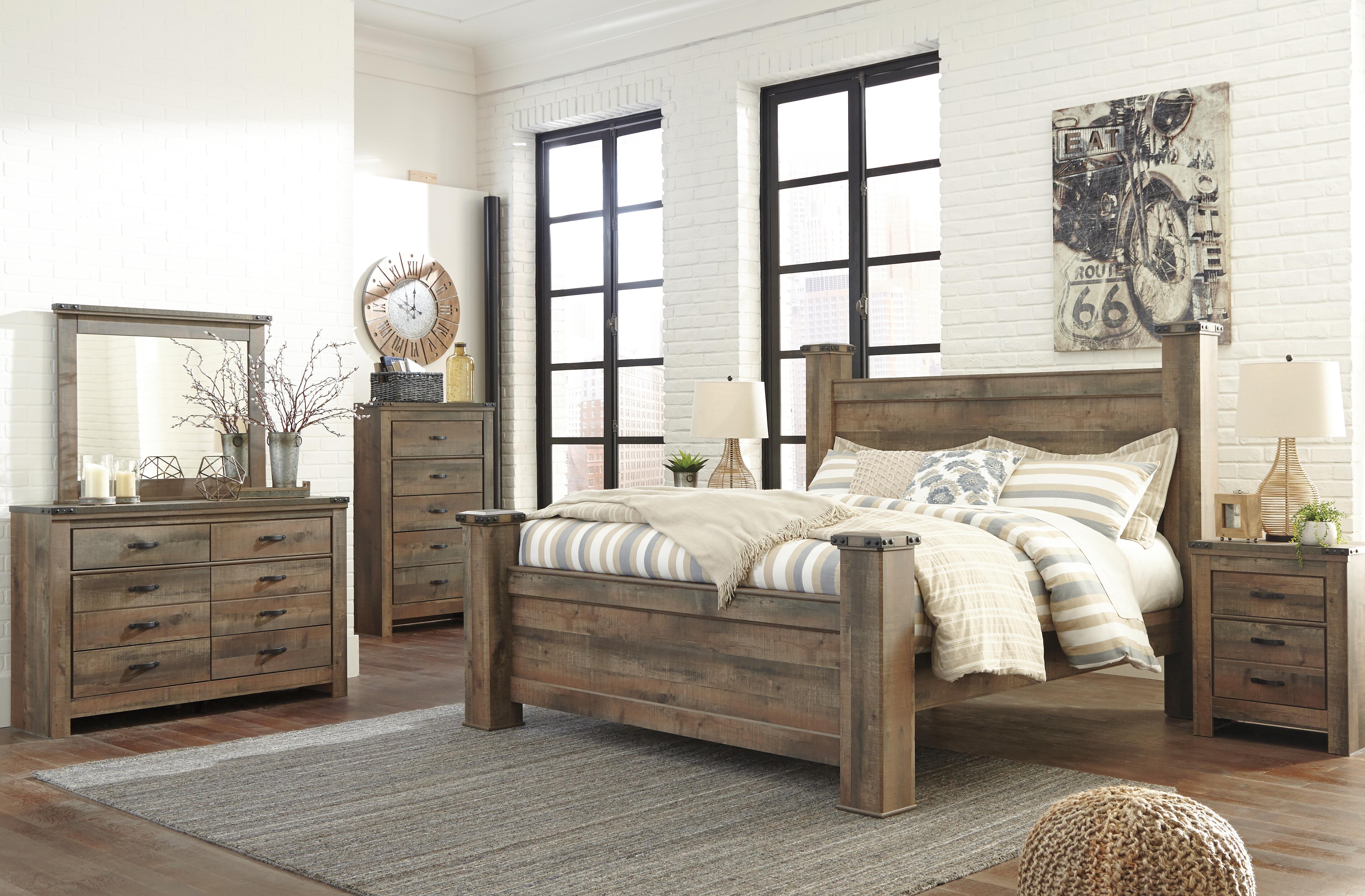 Trinell King Poster Bed - image 3