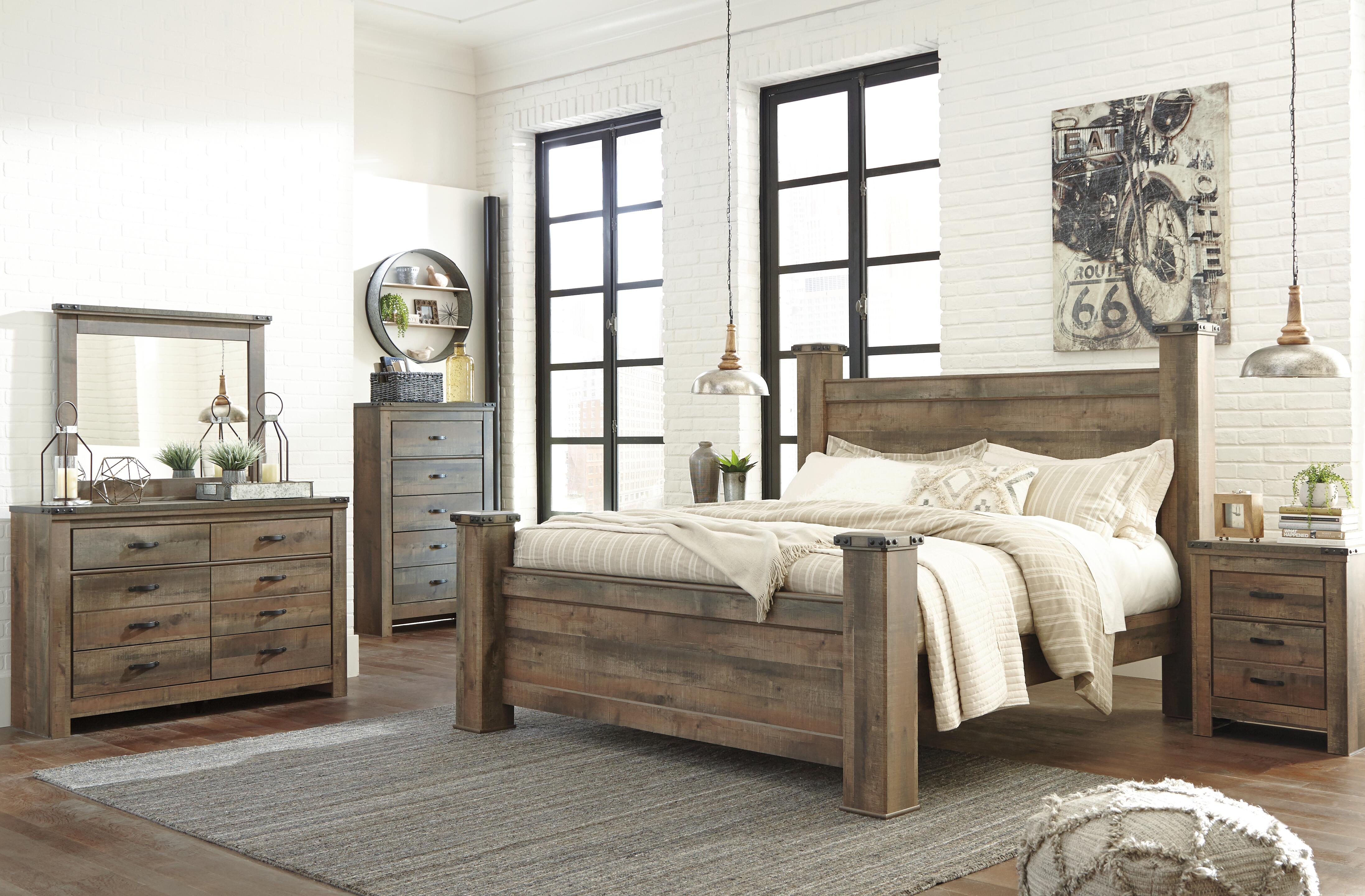 Trinell King Poster Bed - image 4