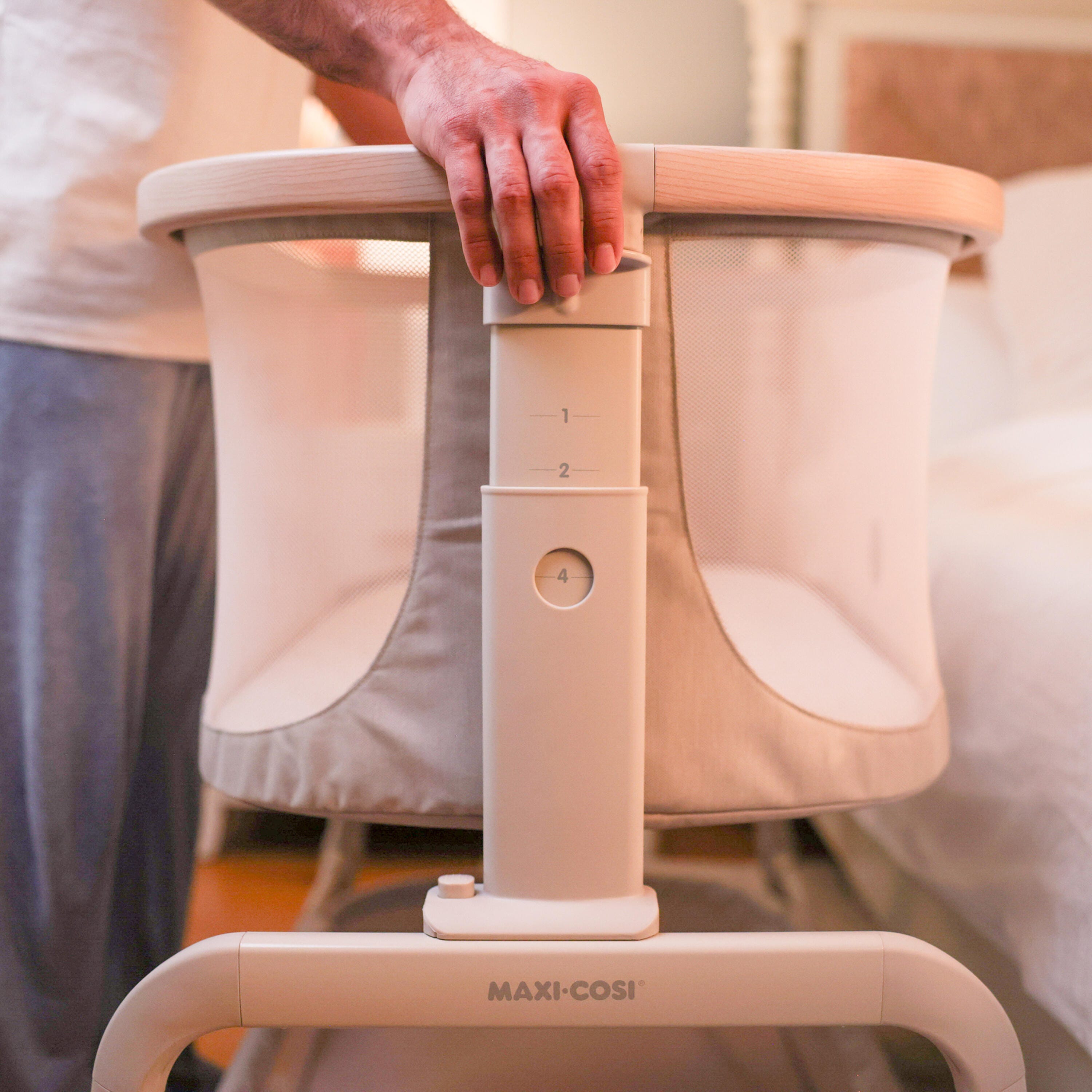 Maxi-Cosi Iora Bedside Bassinet, Tan, large