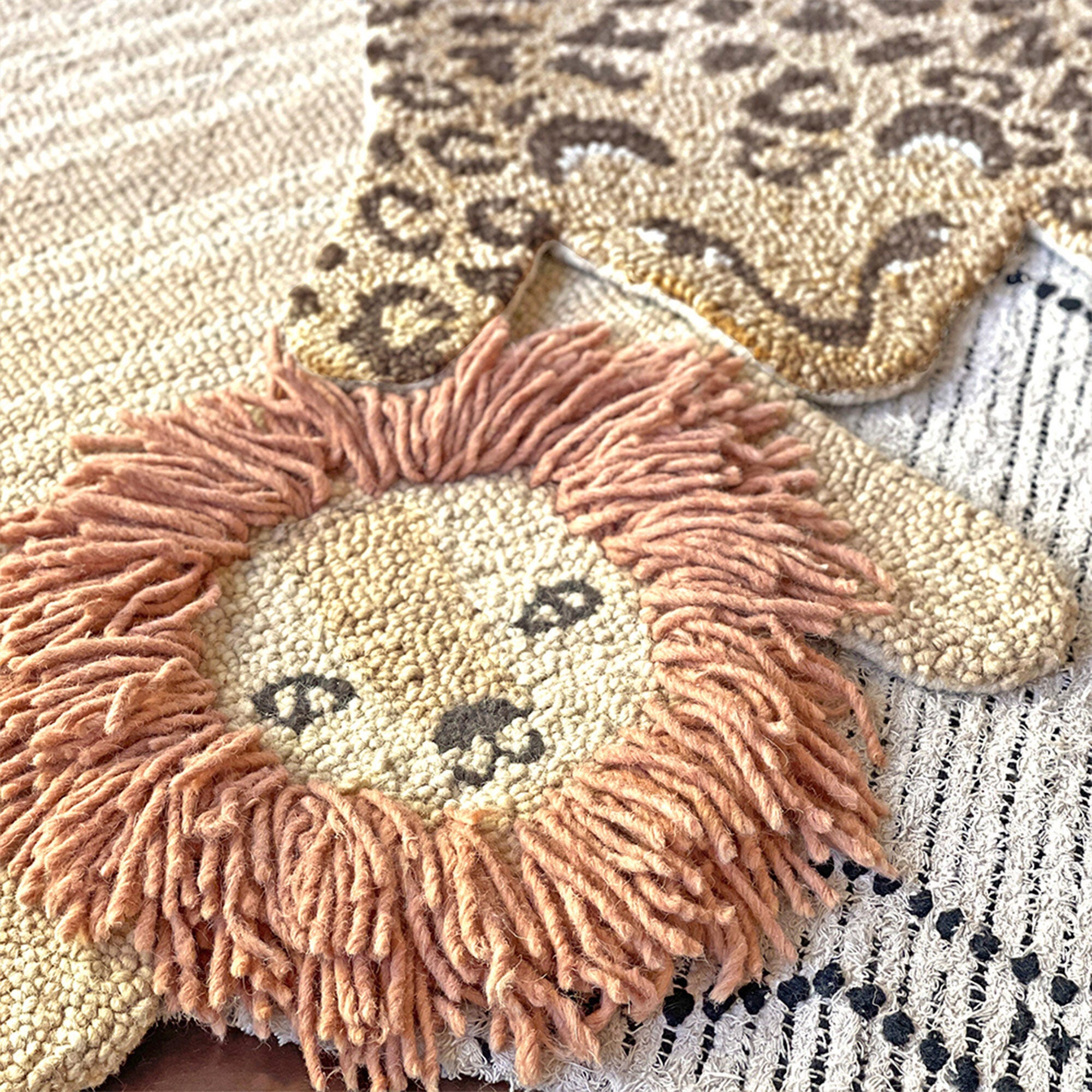 Crane Baby Lion 2' x 3' Area Rug, , large