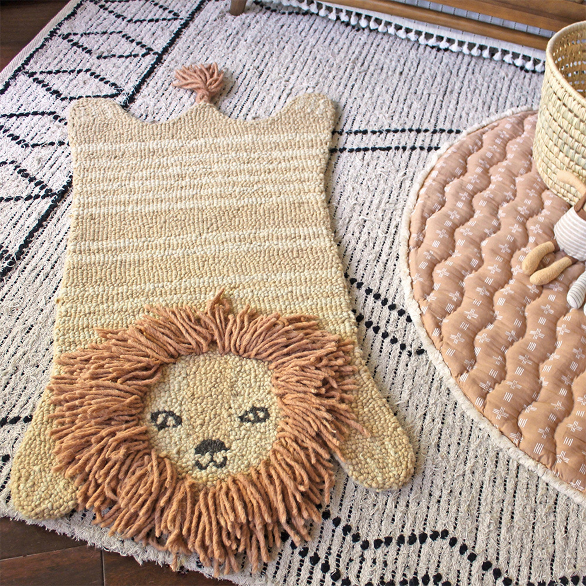 Crane Baby Lion 2' x 3' Area Rug, , large