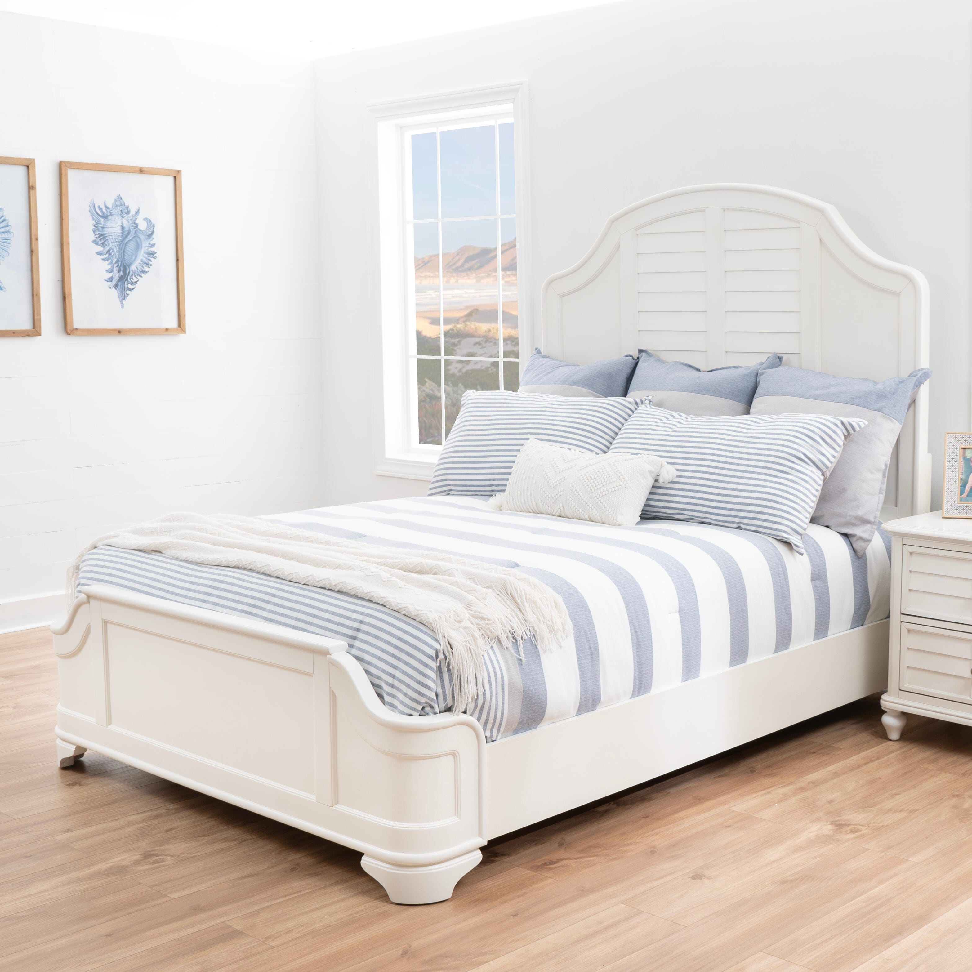 Linon Nori Queen Panel Bed, , rollover