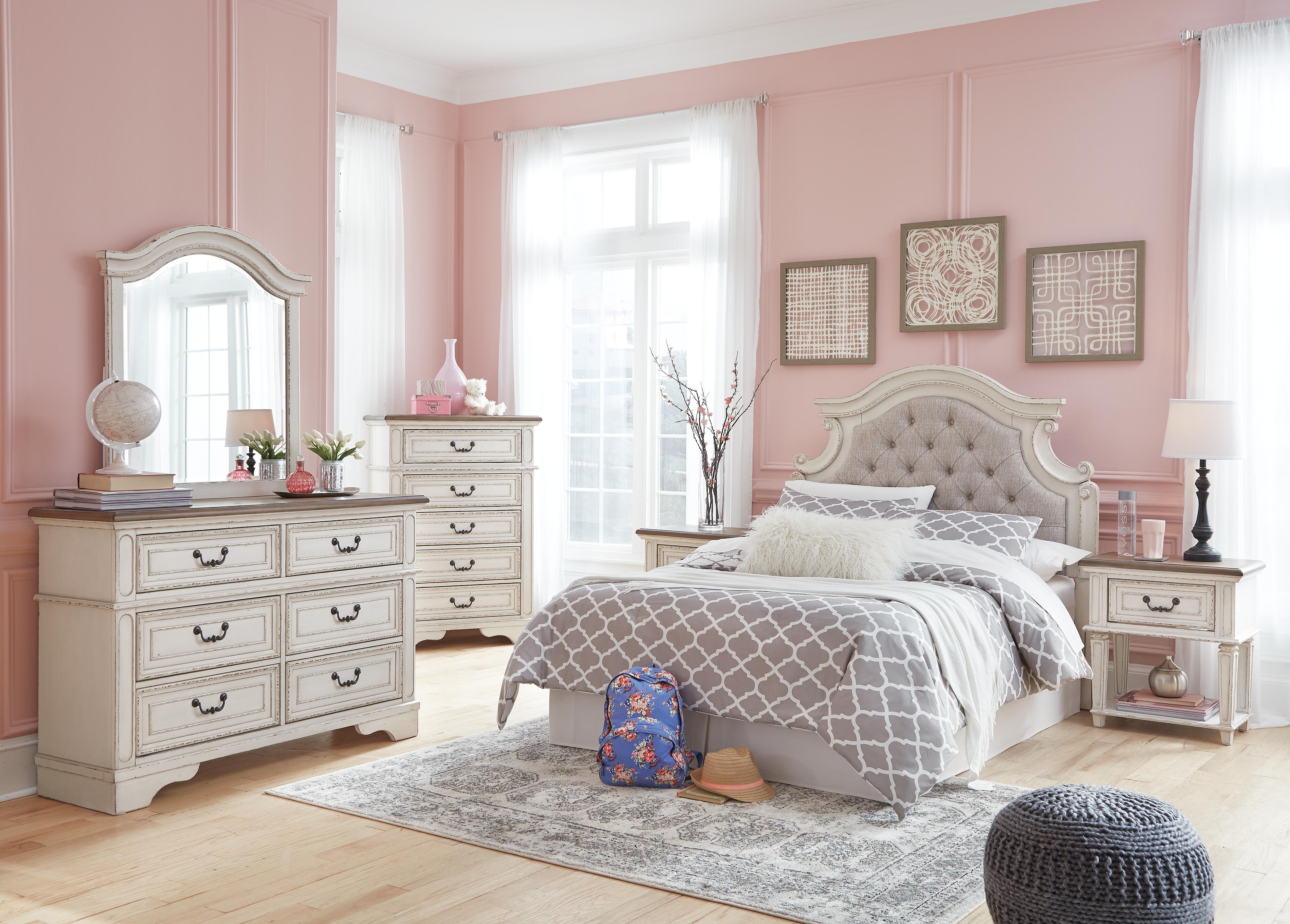 Realyn Nightstand - image 11