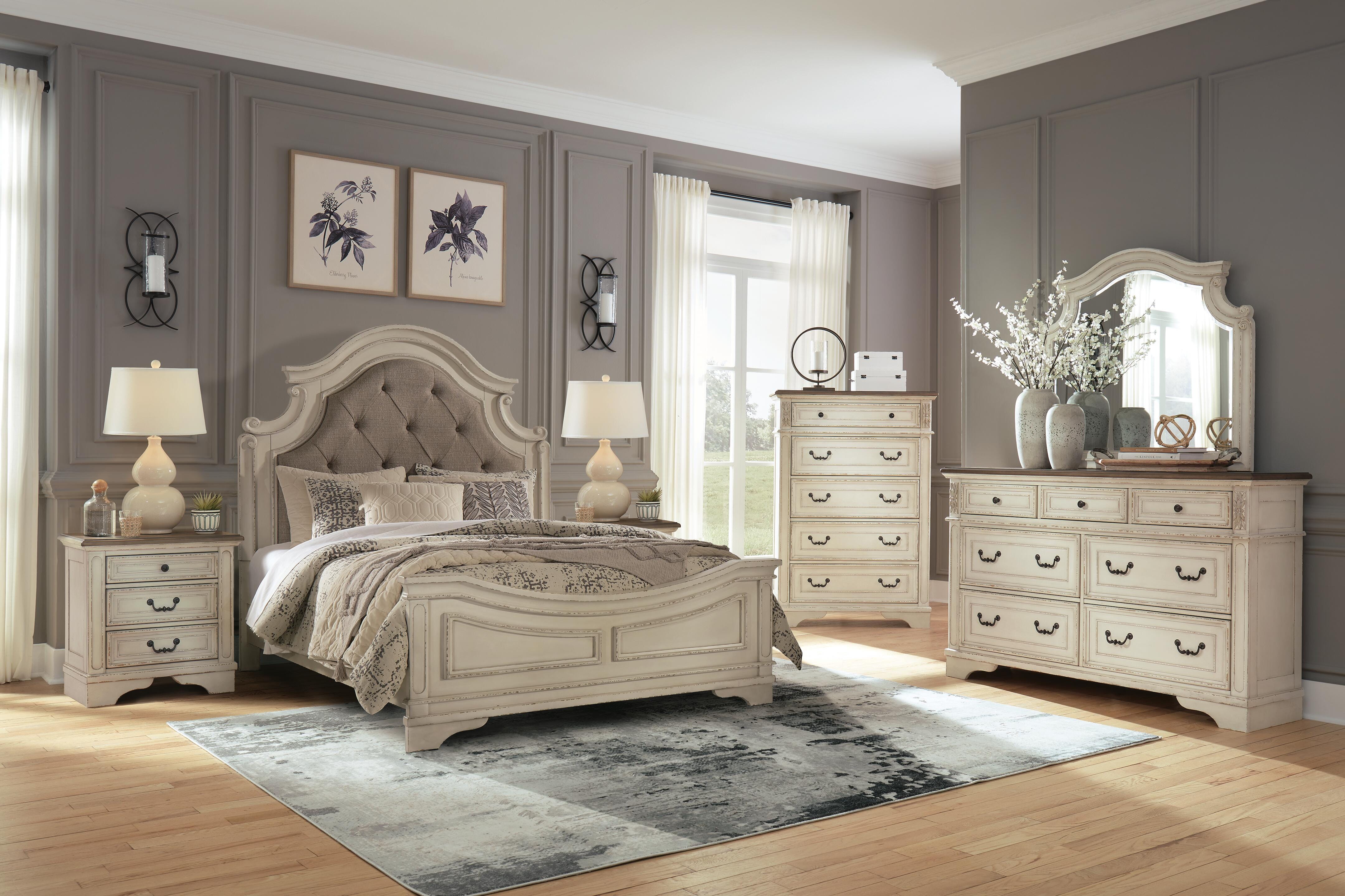 Cama Queen con paneles, cómoda, armario y 2 mesitas de noche Realyn - image 19