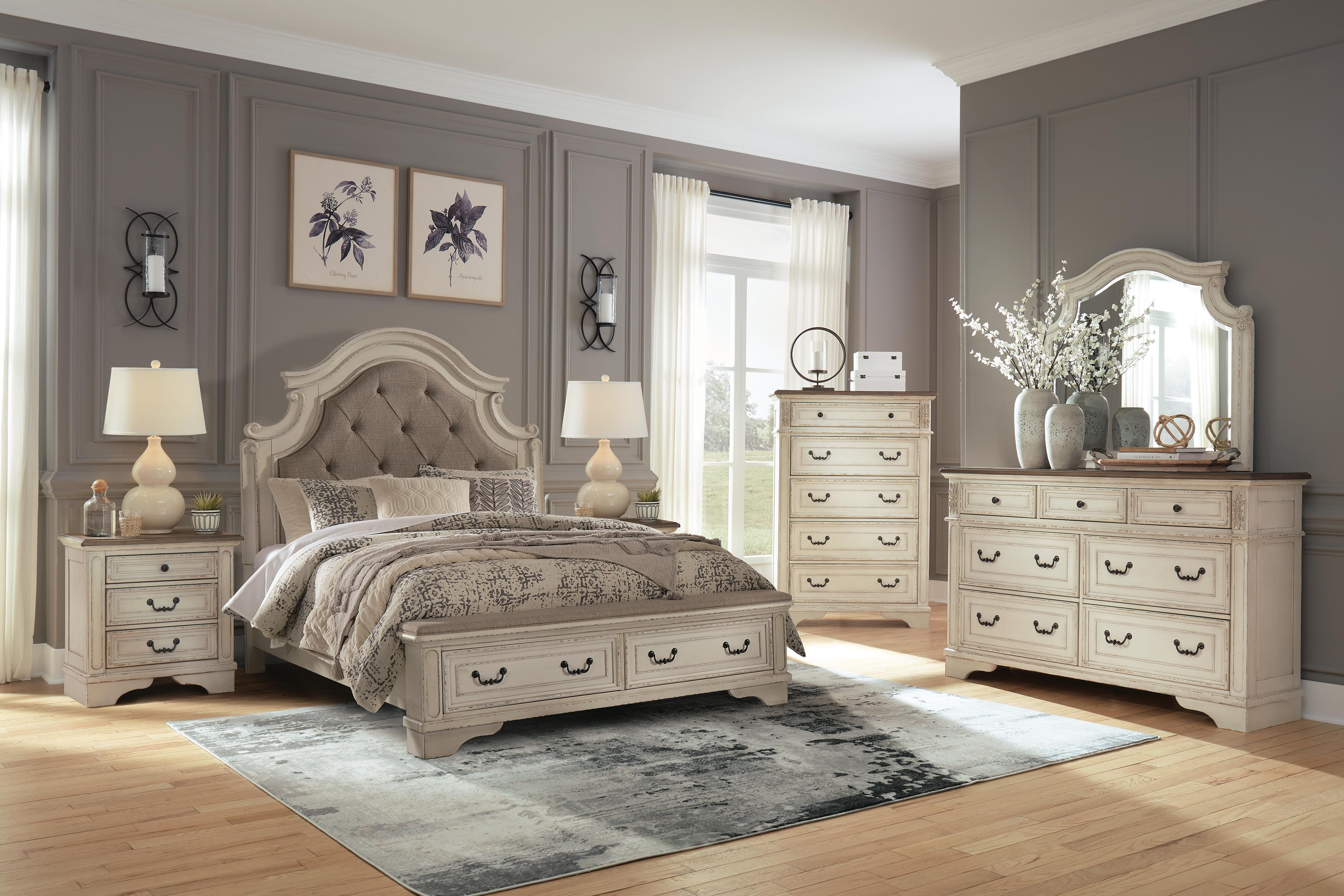Cama tapizada Realyn Queen con almacenaje, cómoda y mesita de noche - image 15