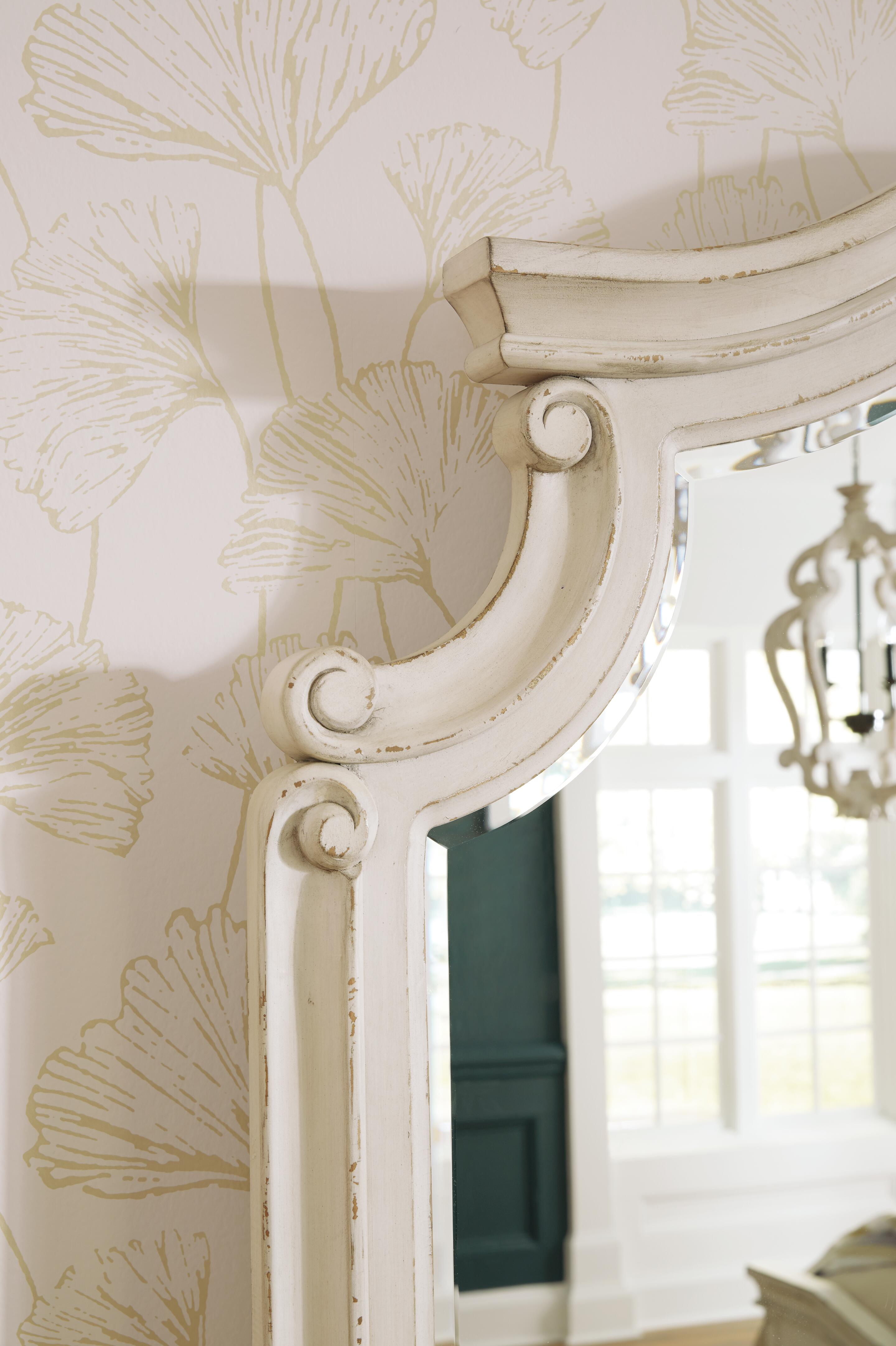 Cama de panel tapizado Queen Realyn, cómoda, espejo, chiffonier y mesita de noche - image 19