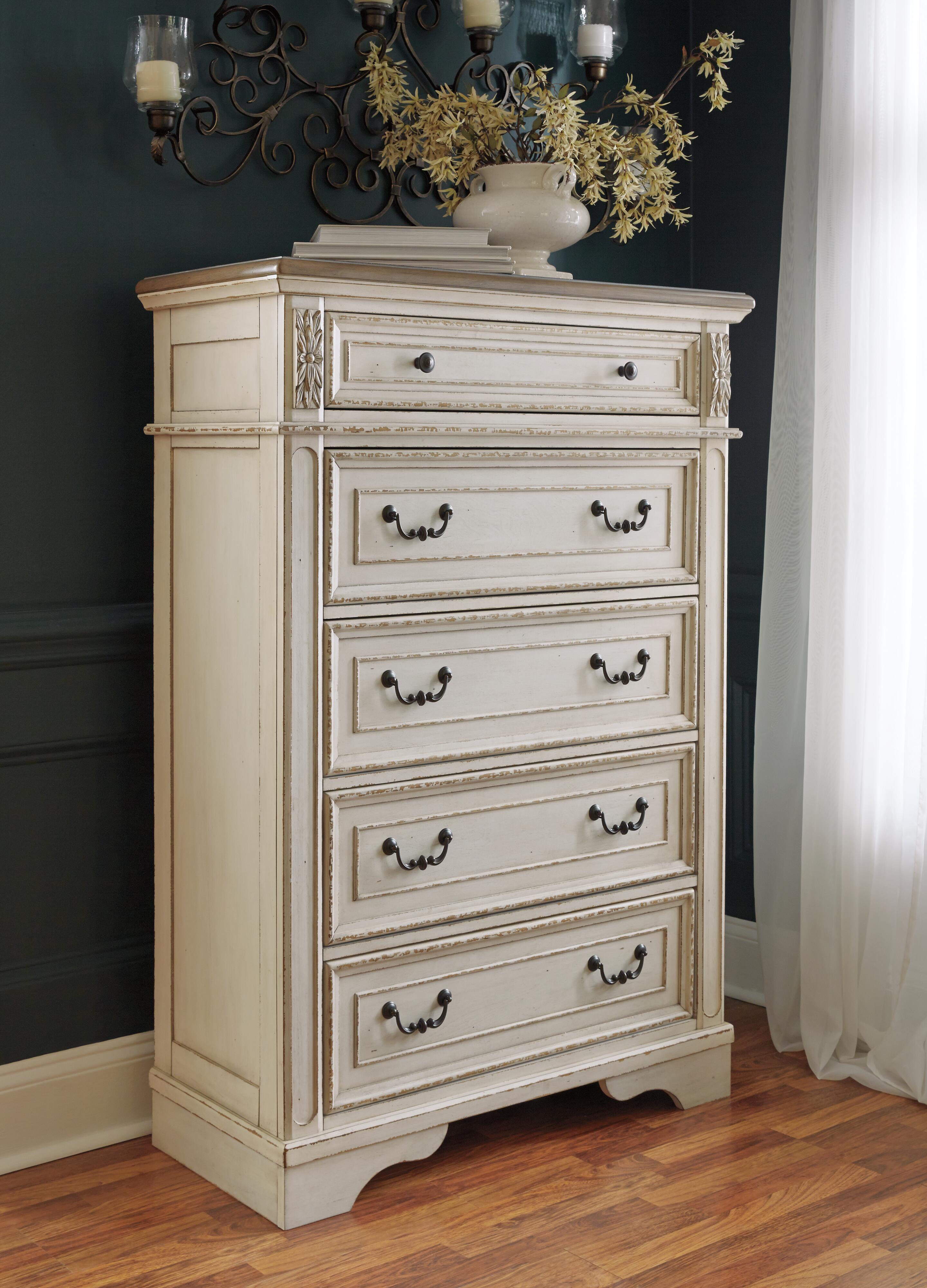 Realyn Chest of Drawers - image 6