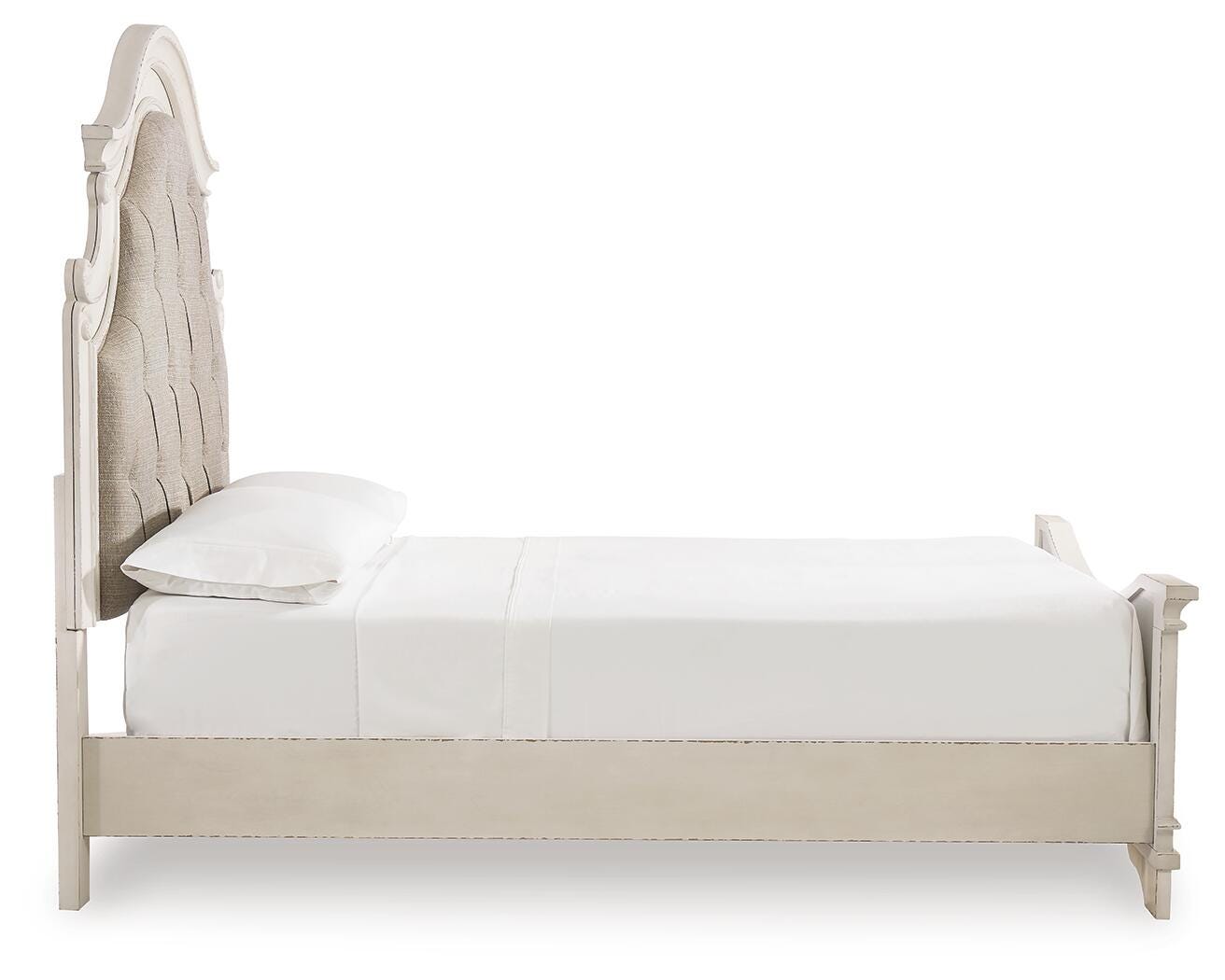 Realyn Queen Panel Bed, Dresser, Chest and 2 Nightstands - image 7