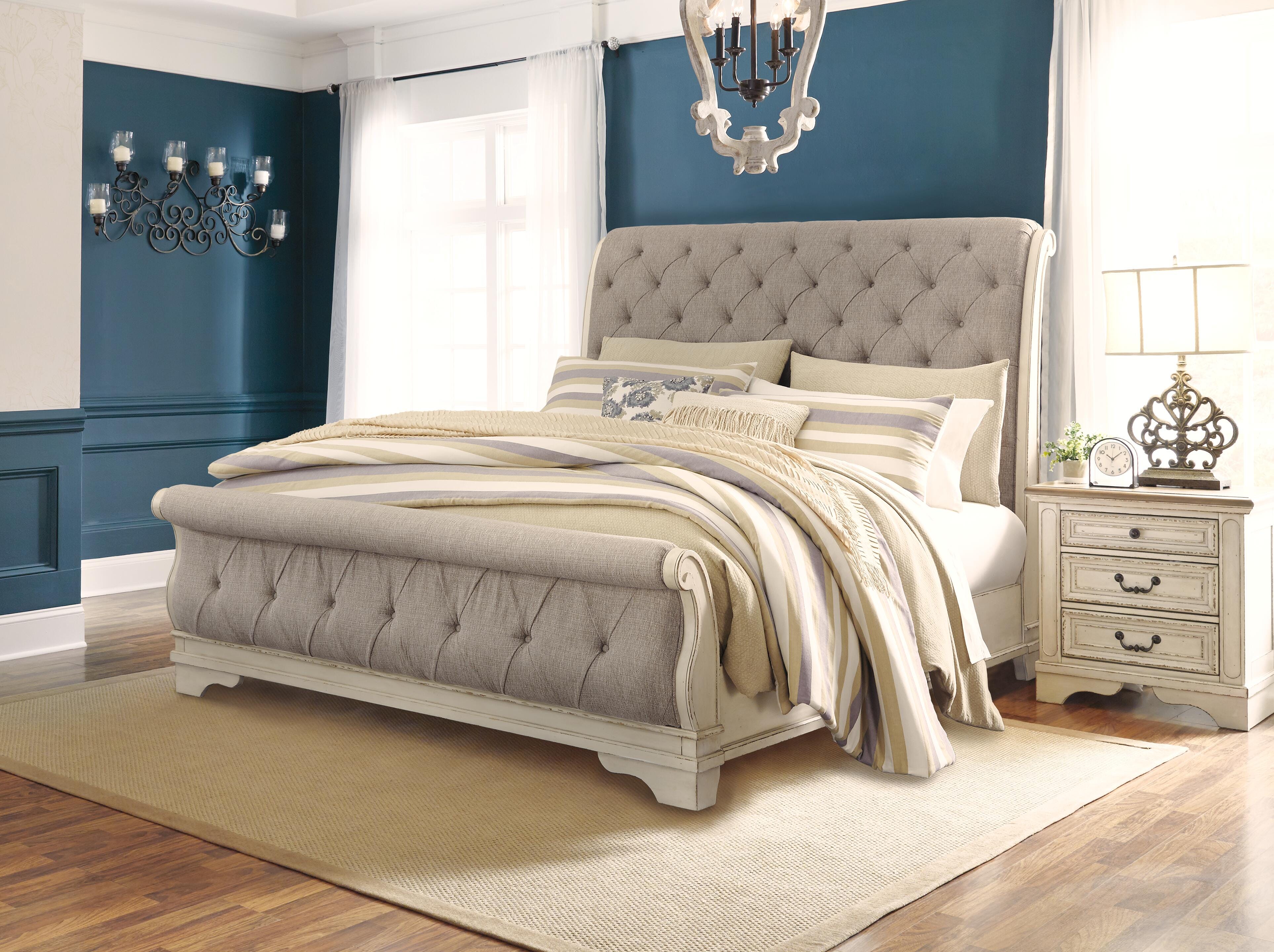Realyn King Sleigh Bed - image 8