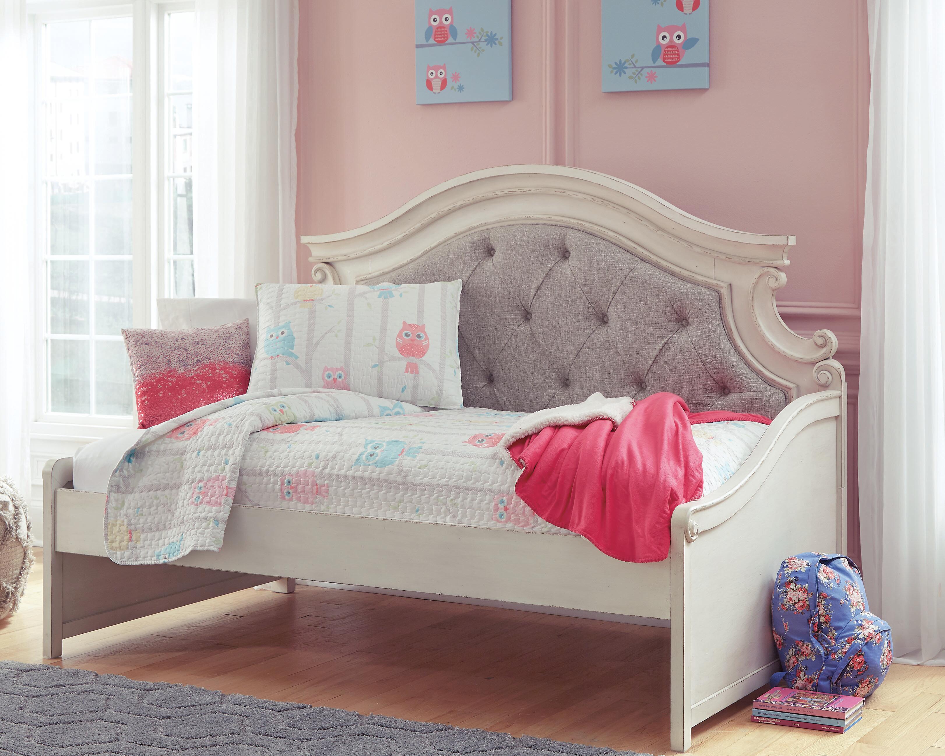 Realyn Twin Day Bed - image 6
