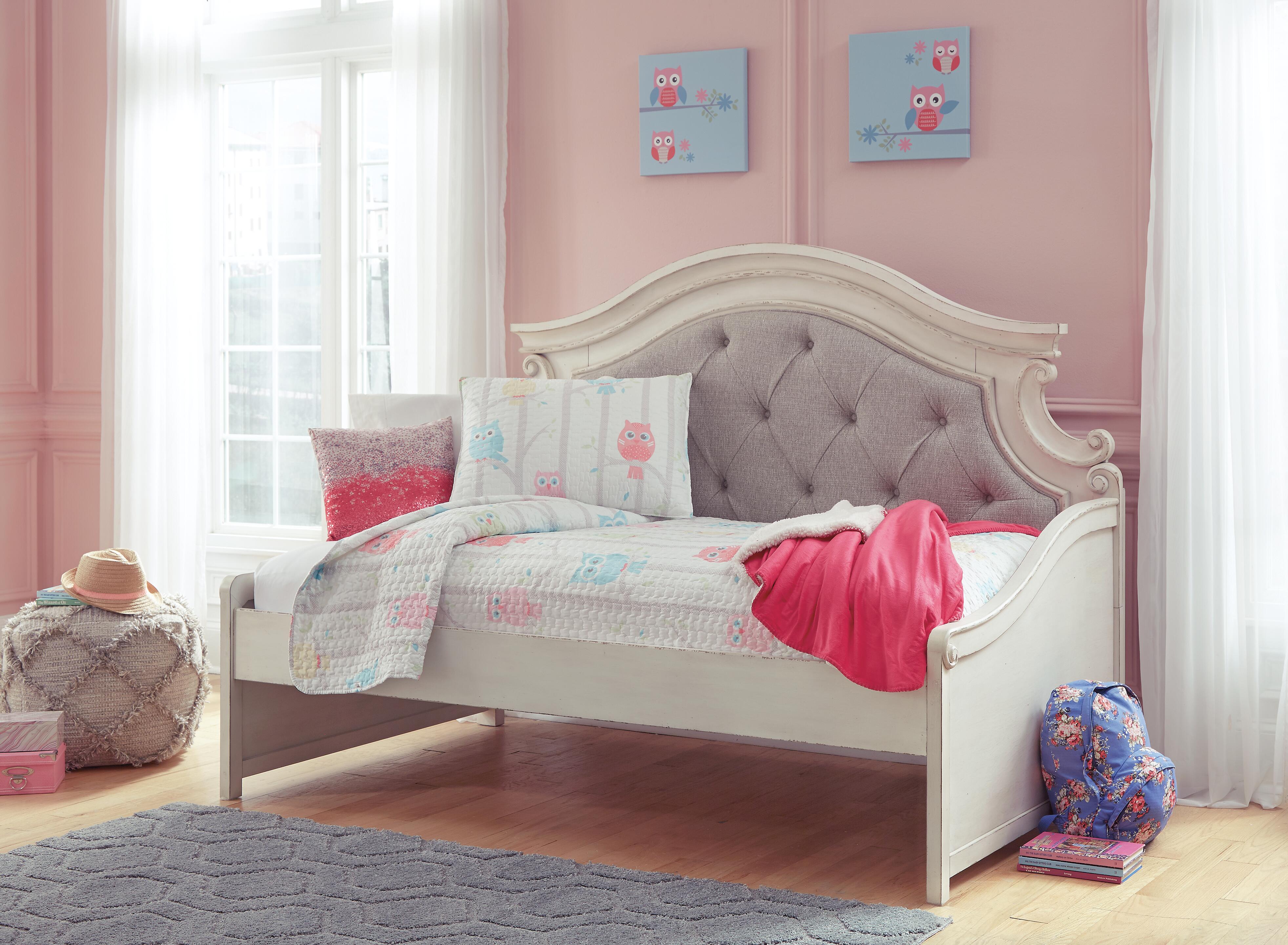 Realyn Twin Day Bed - image 7