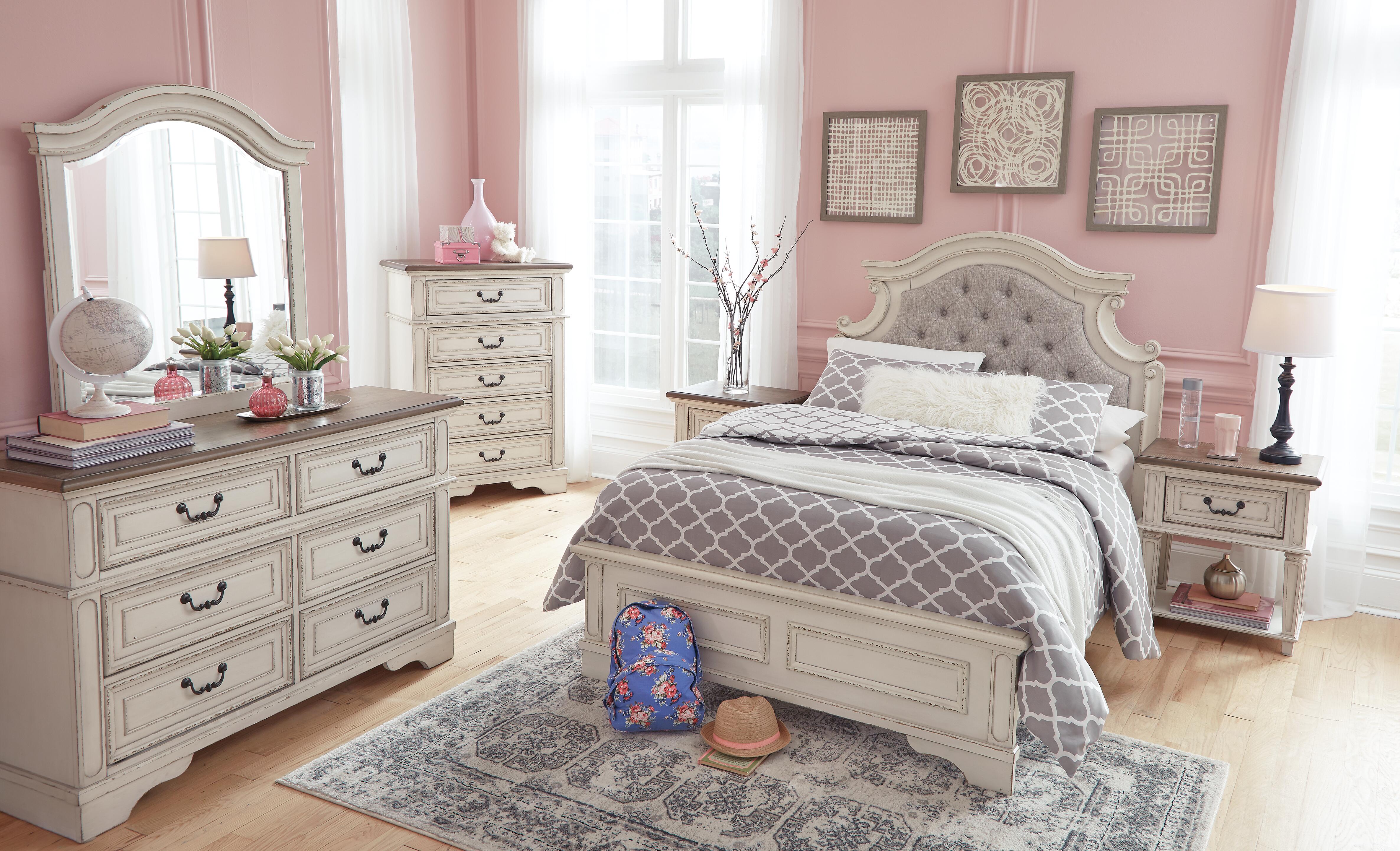 Realyn Full Panel Bed - image 7