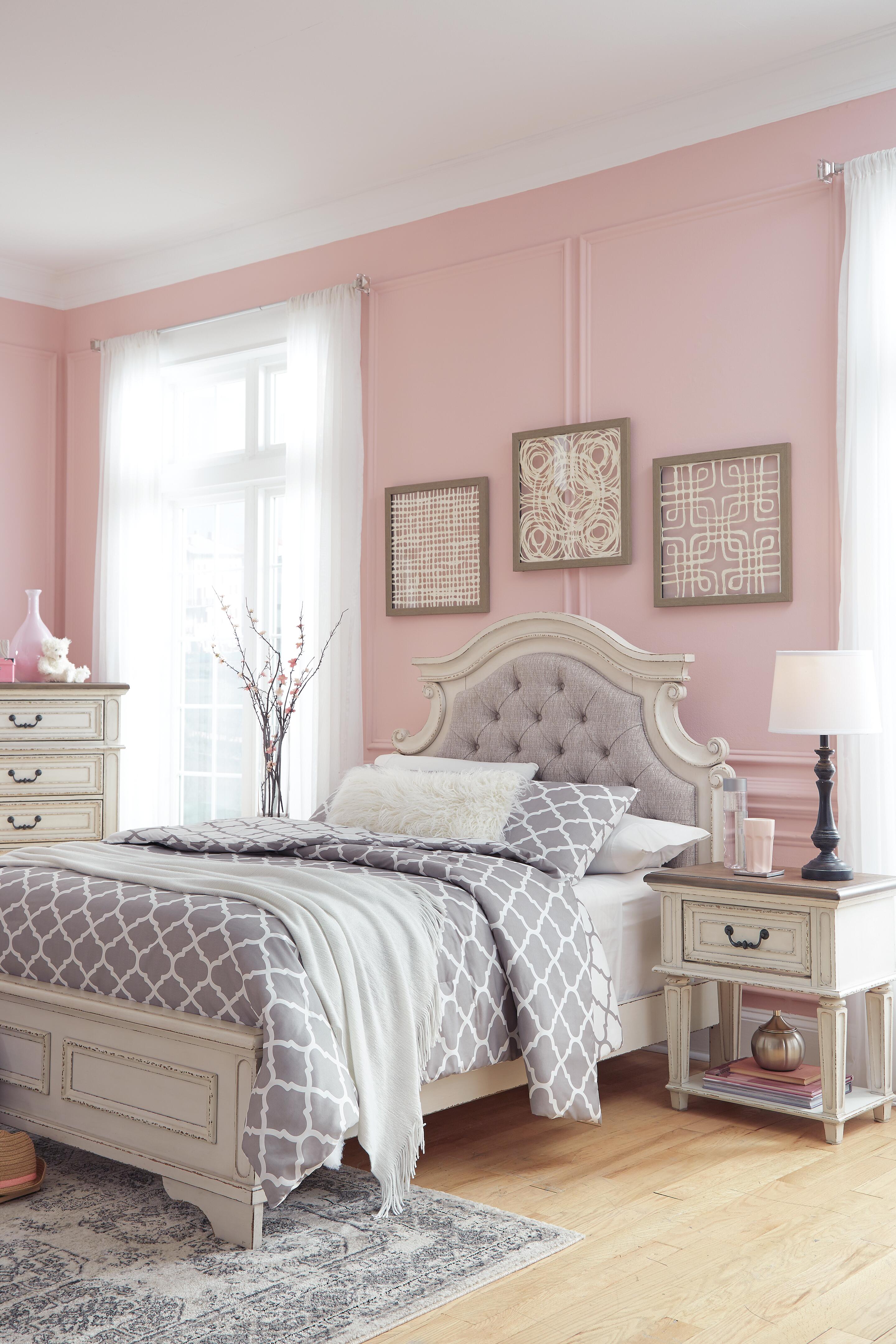 Realyn Full Panel Bed - image 8