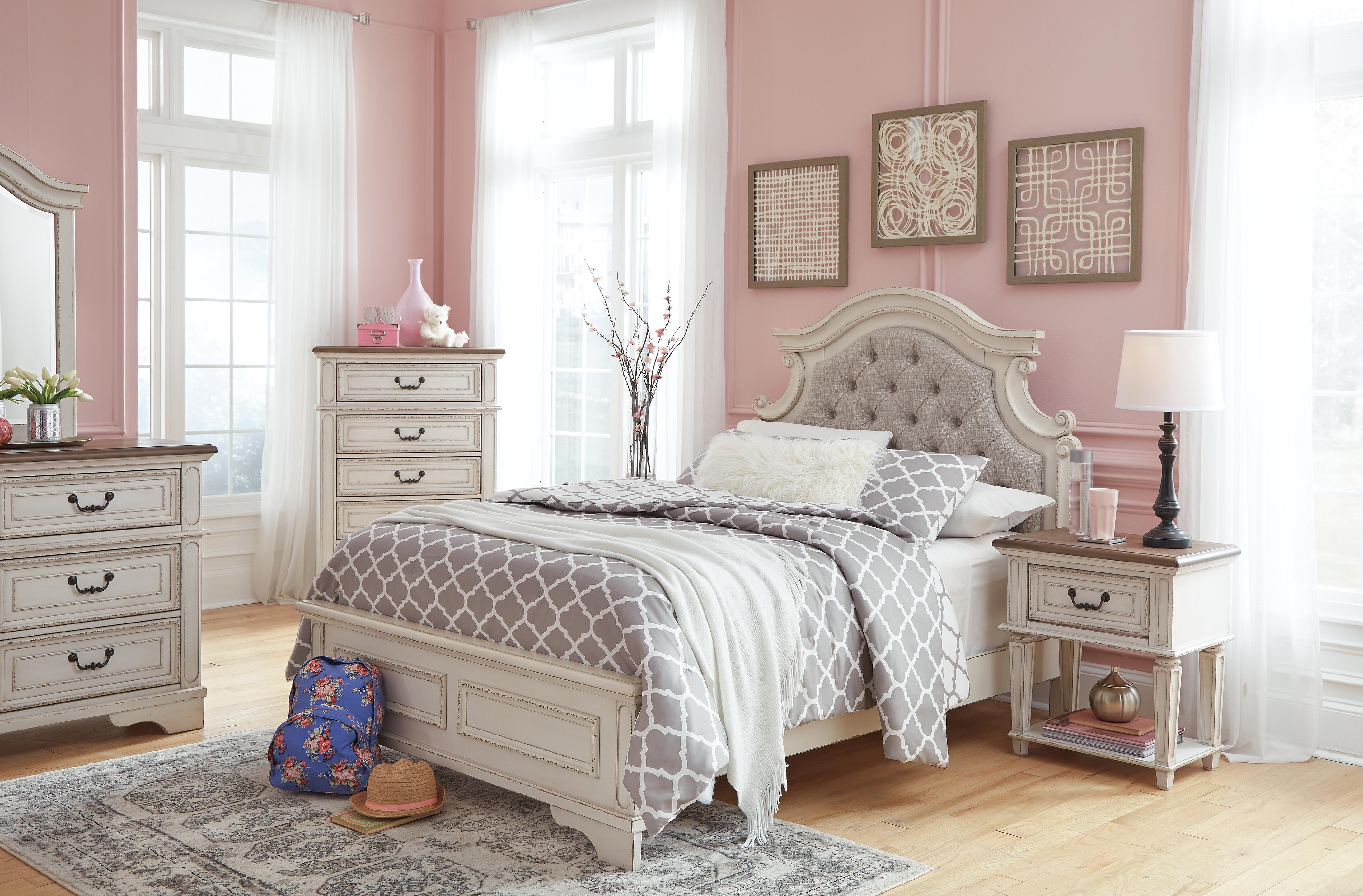 Realyn Full Panel Bed - image 9