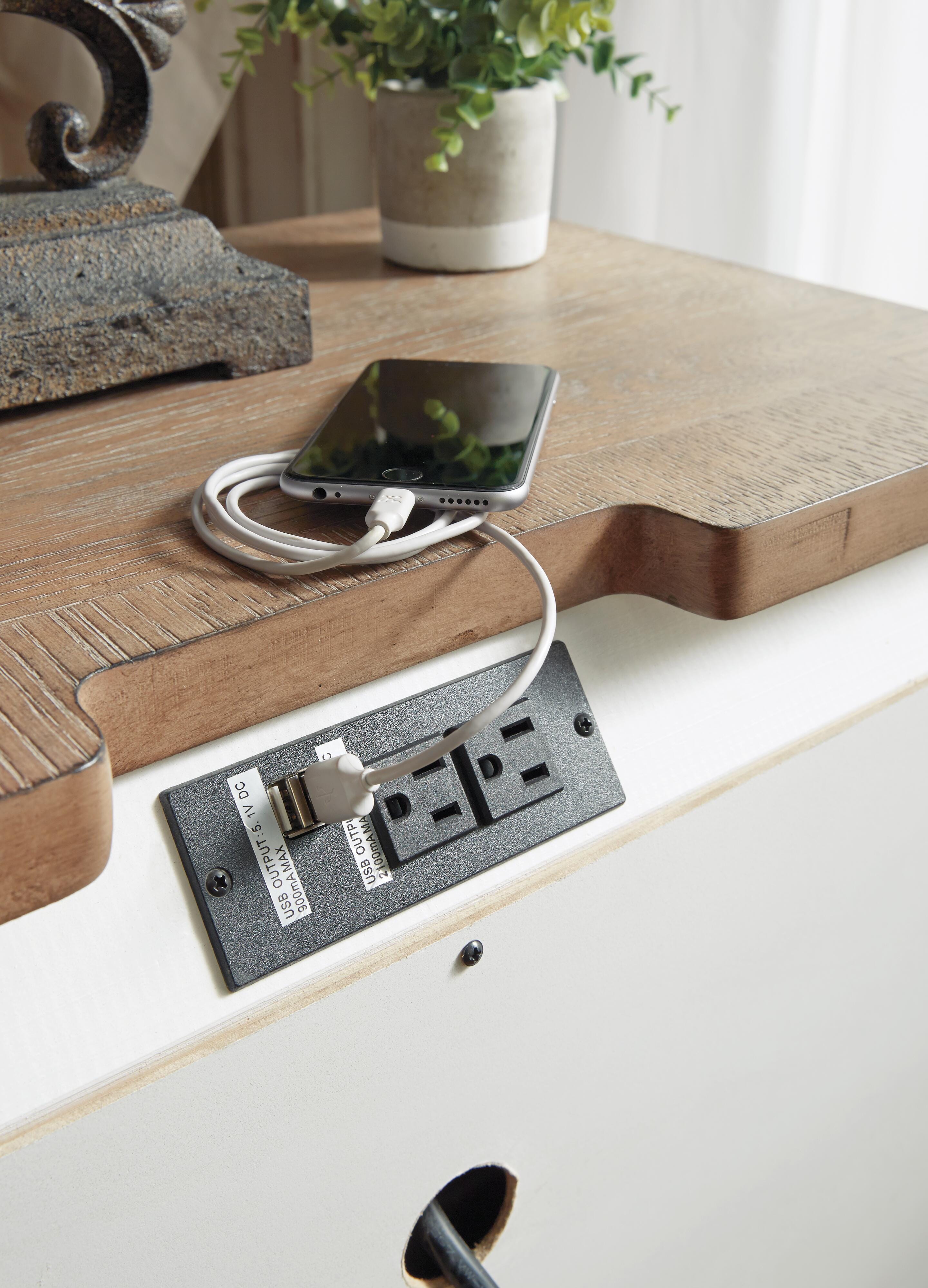 Realyn Nightstand - image 6