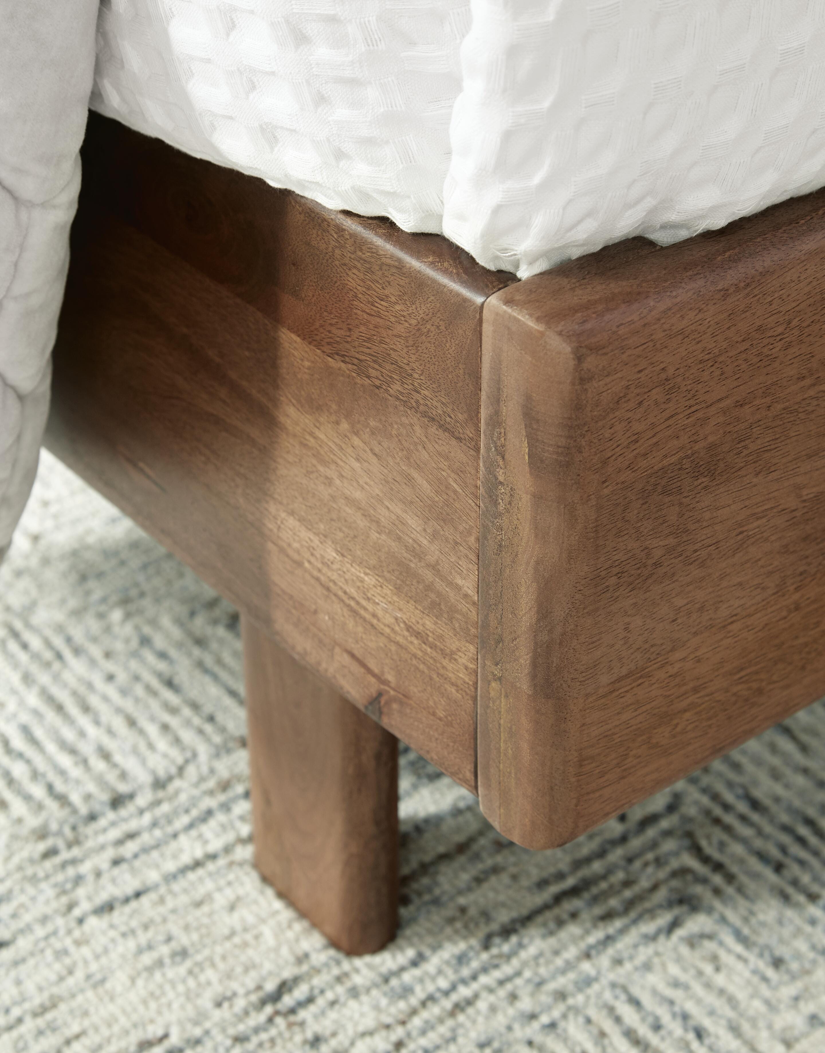 Isanti King Panel Bed - image 8
