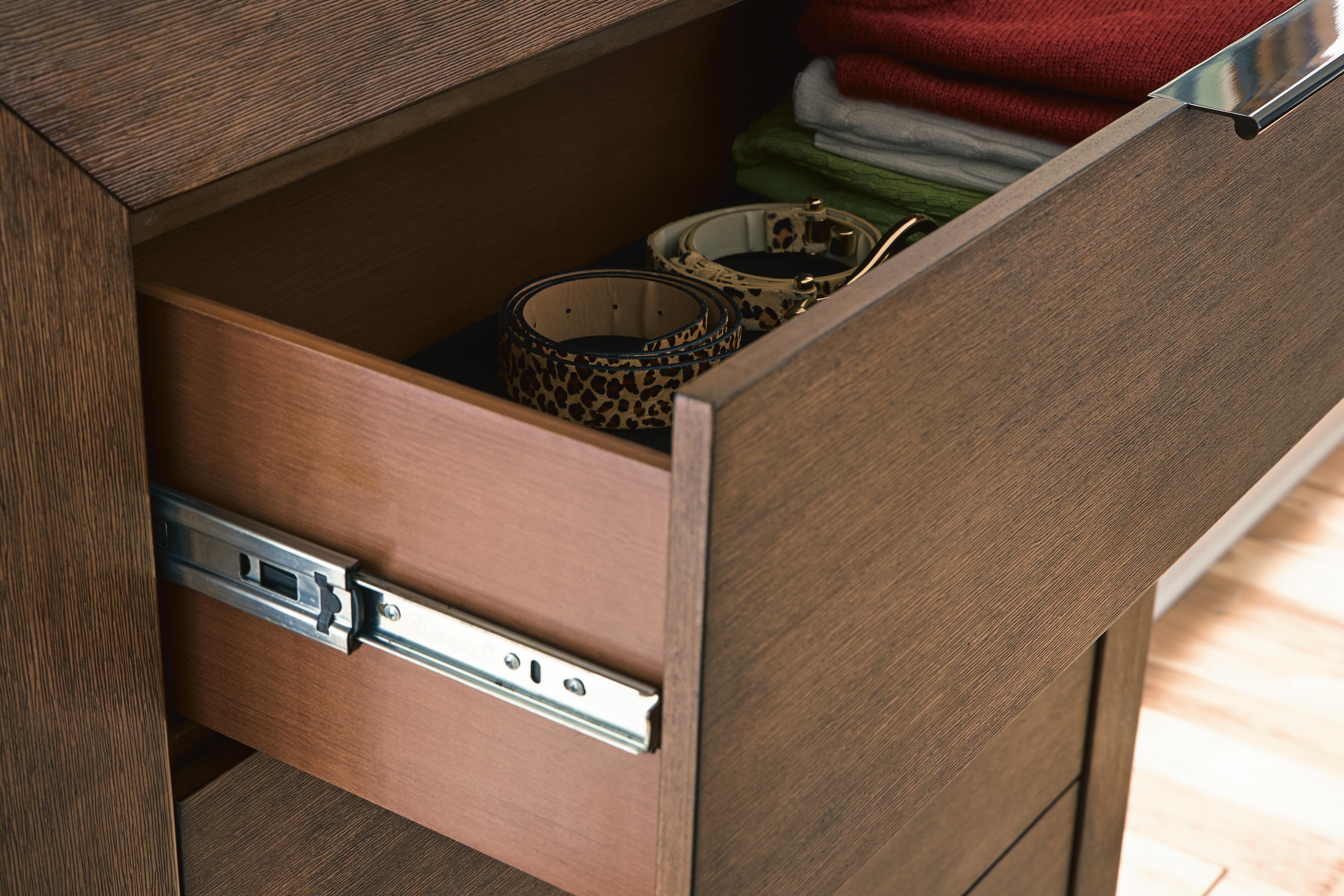 Hennington Chest of Drawers - image 5