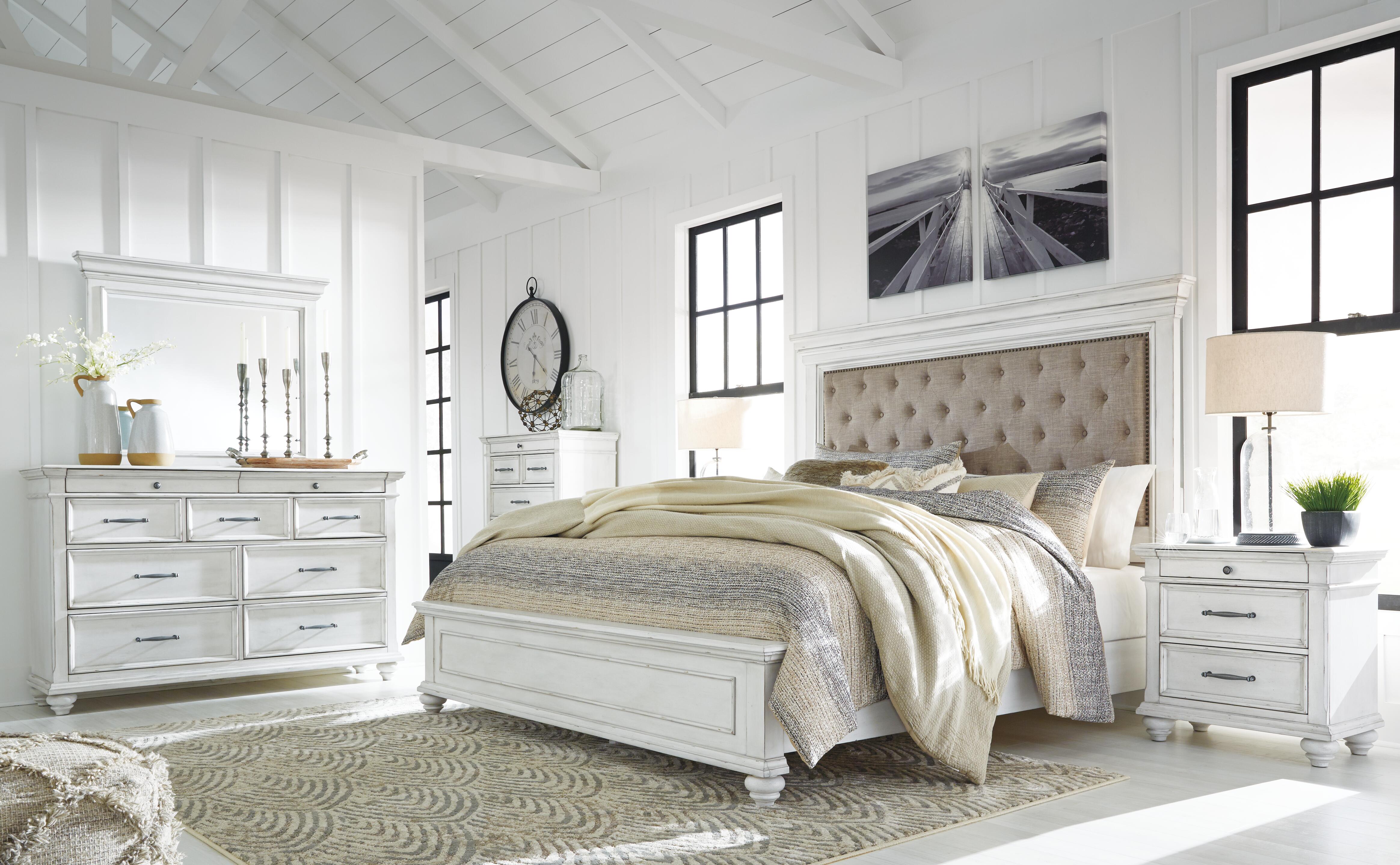 Cama tapizada tamaño Queen Kanwyn, cómoda y mesita de noche - image 14