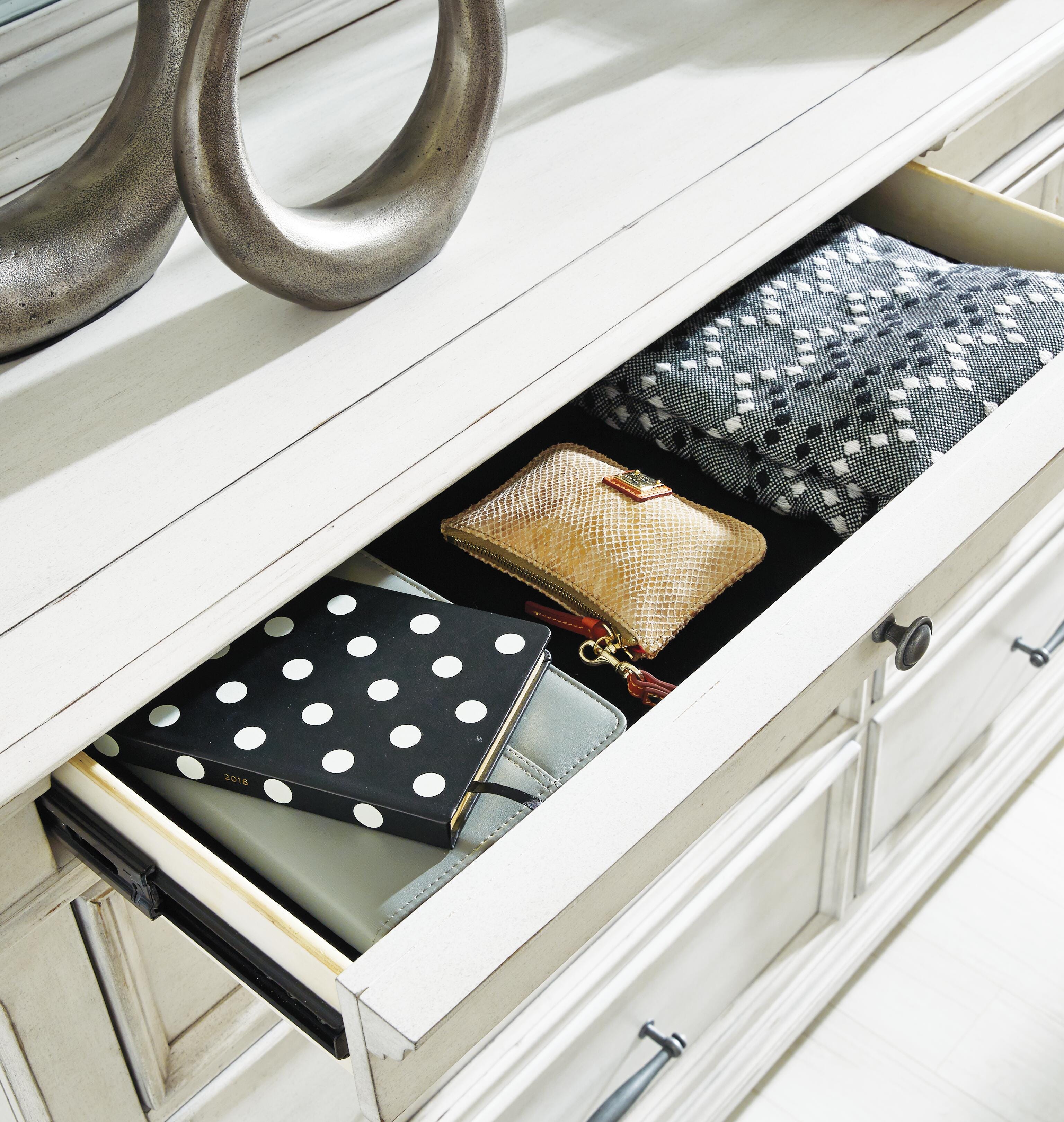 Kanwyn Dresser and Mirror - image 7