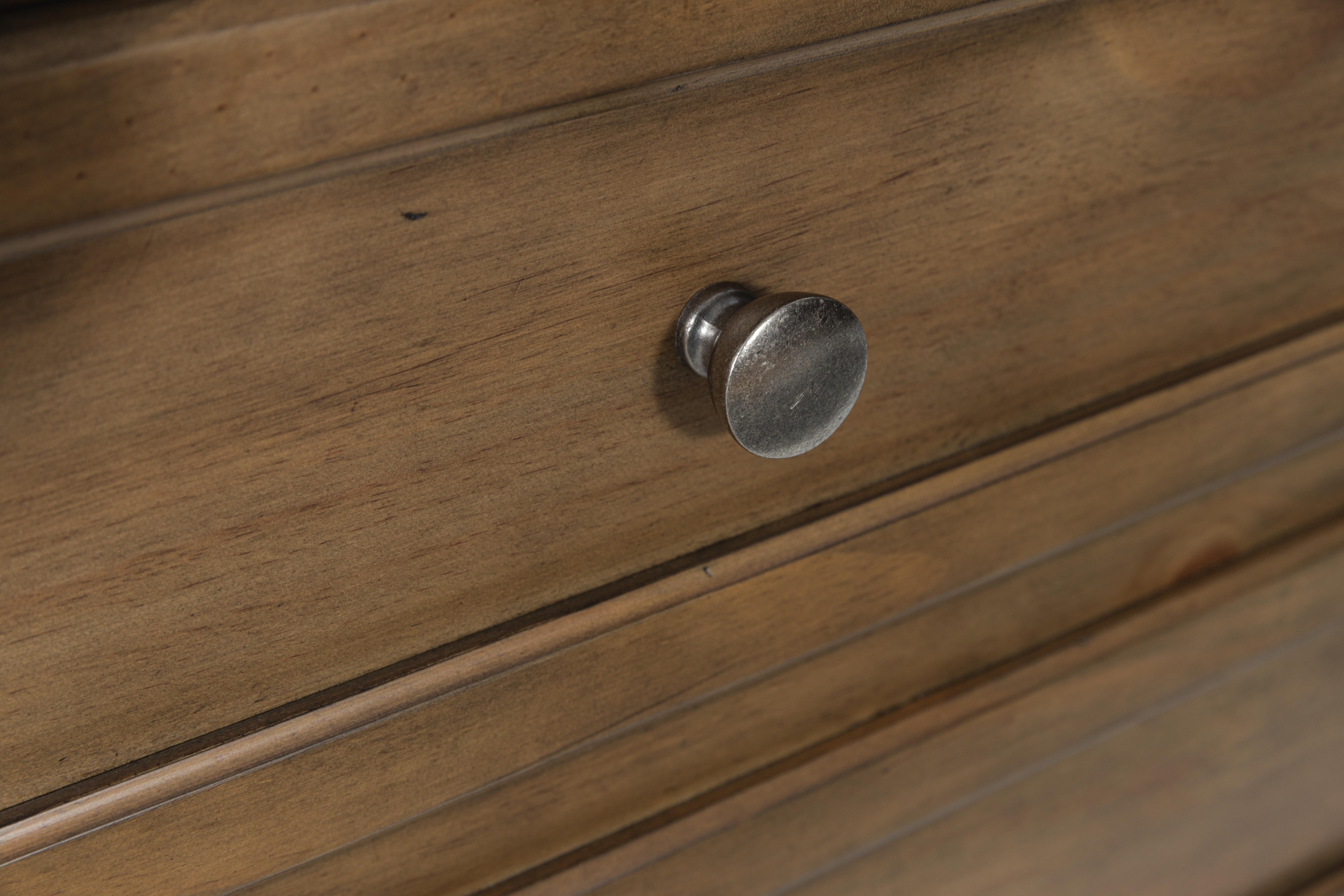 Vandenmore Chest of Drawers - image 6