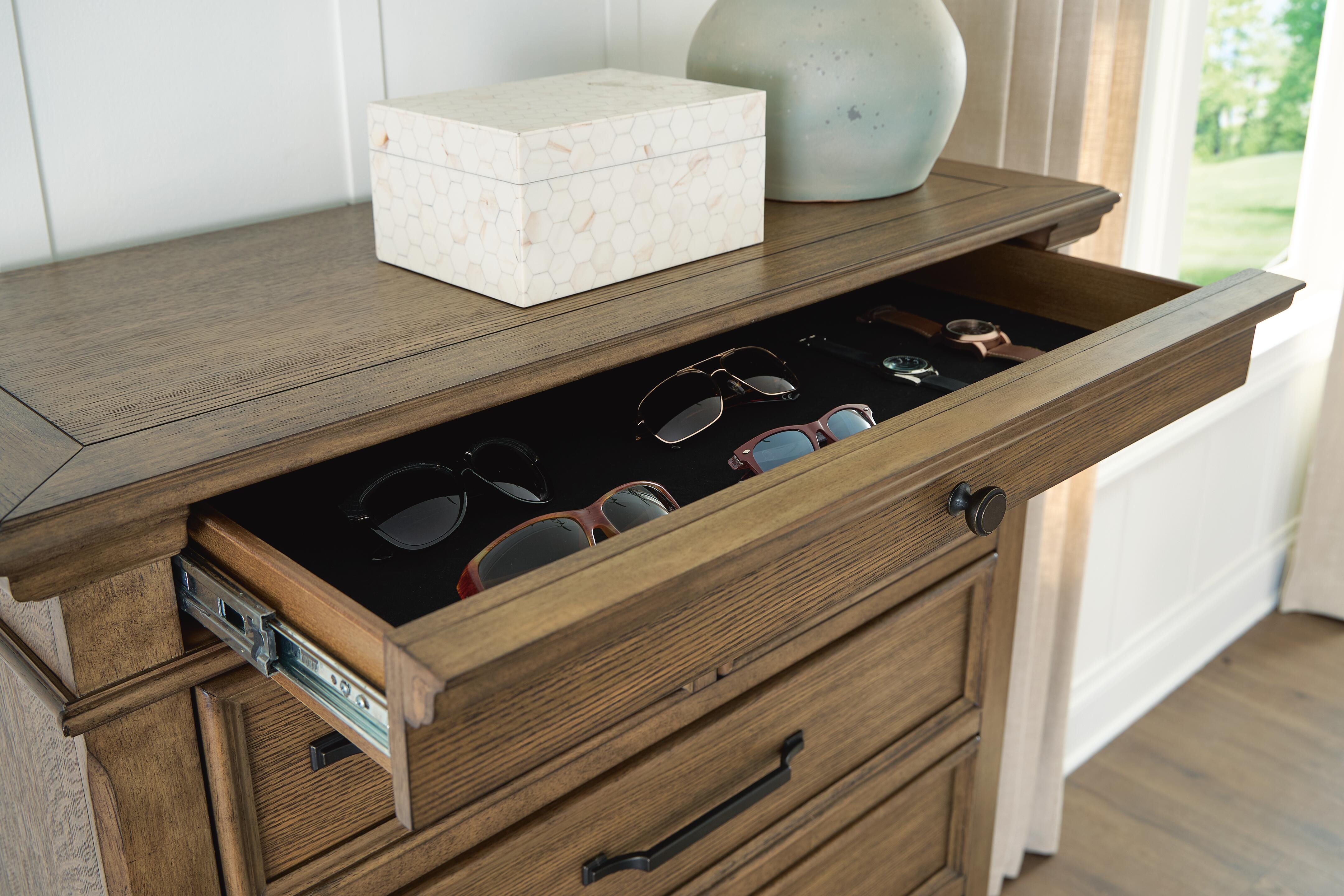 Waynely Chest of Drawers - image 5