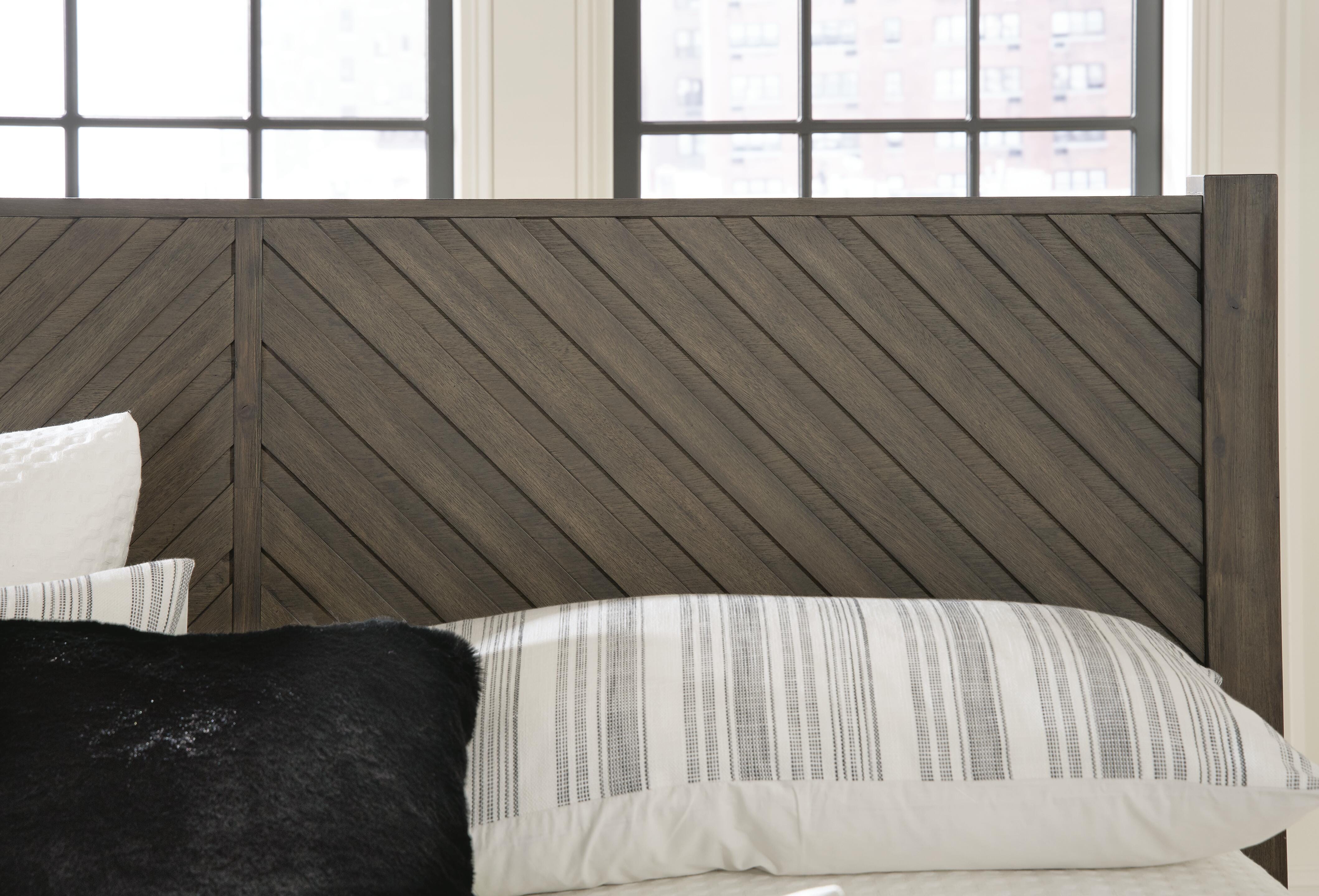 Cama Arkenton tamaño California King con panel, cómoda y espejo - image 17