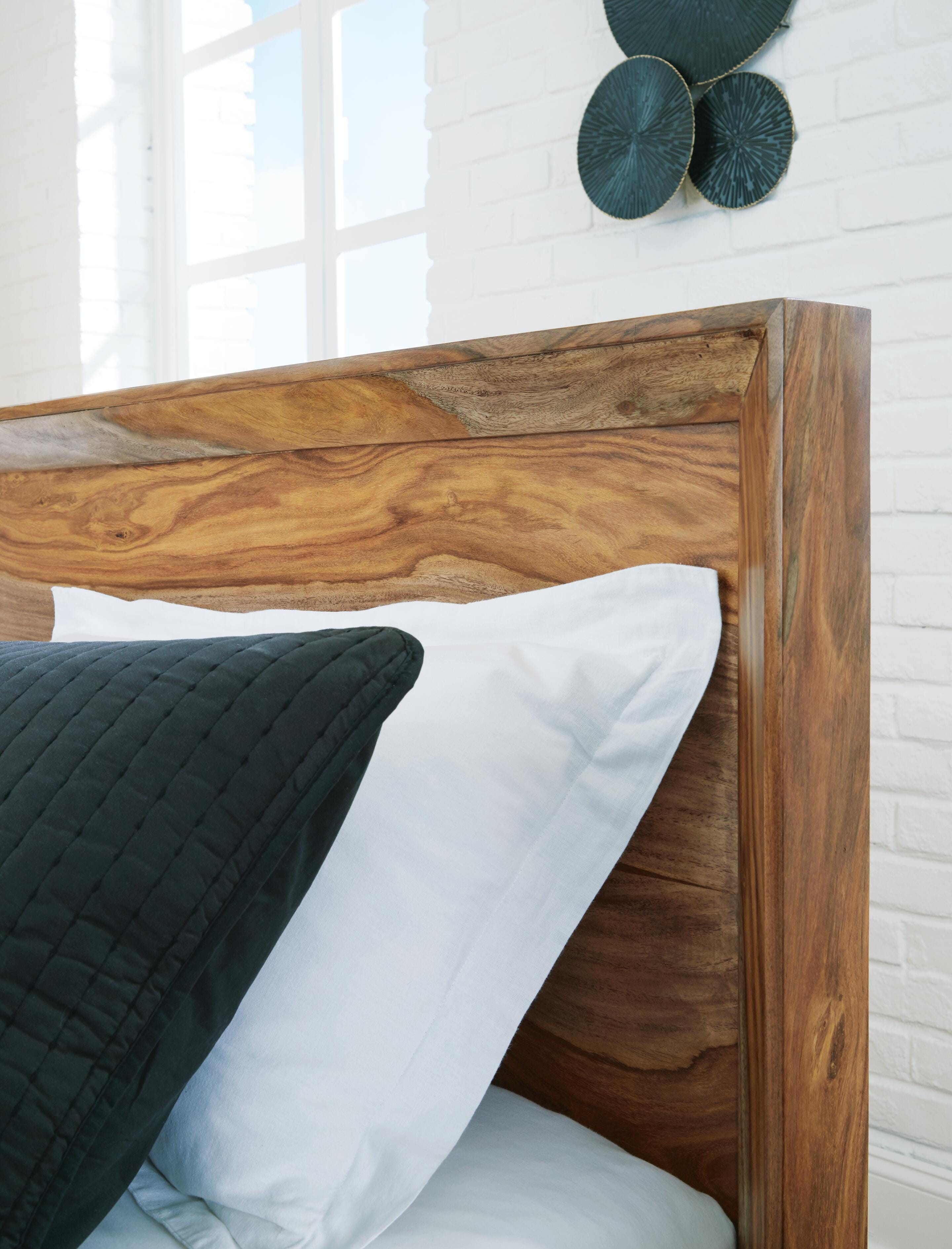 Dressonni King Panel Bed - image 6