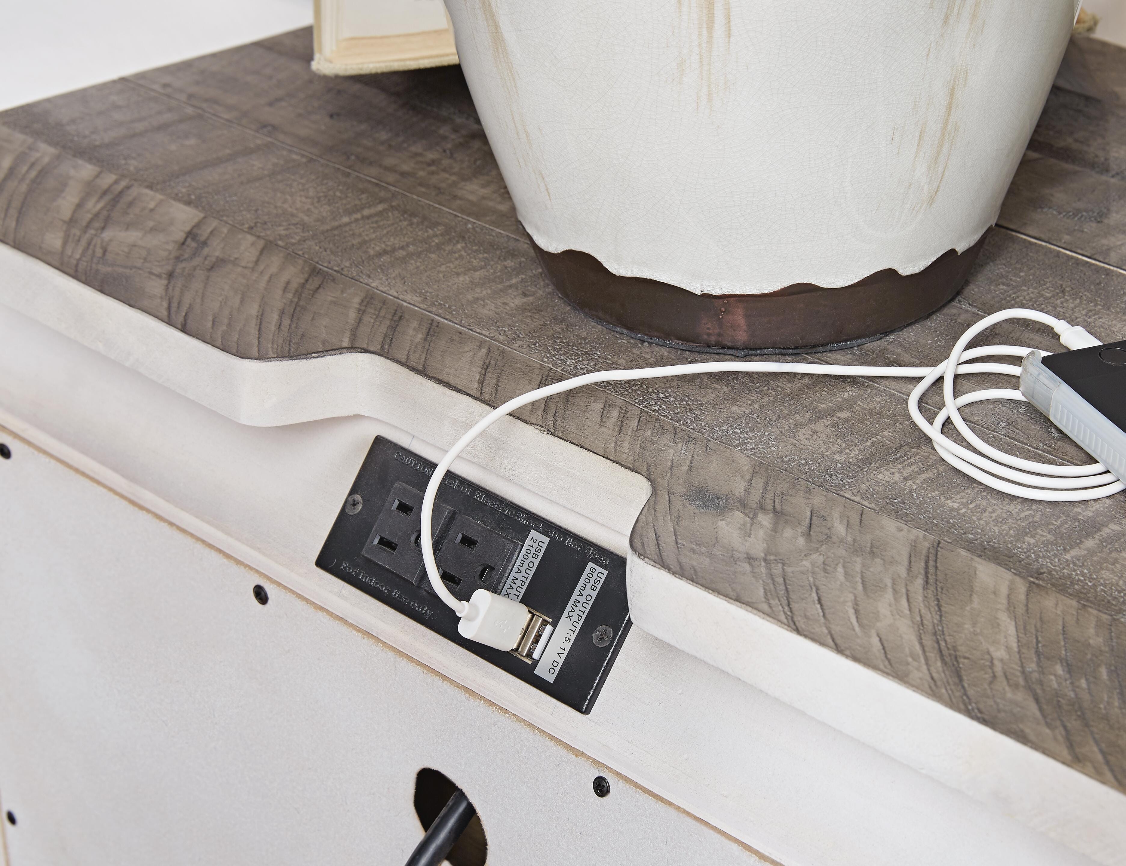 Havalance Nightstand - image 7