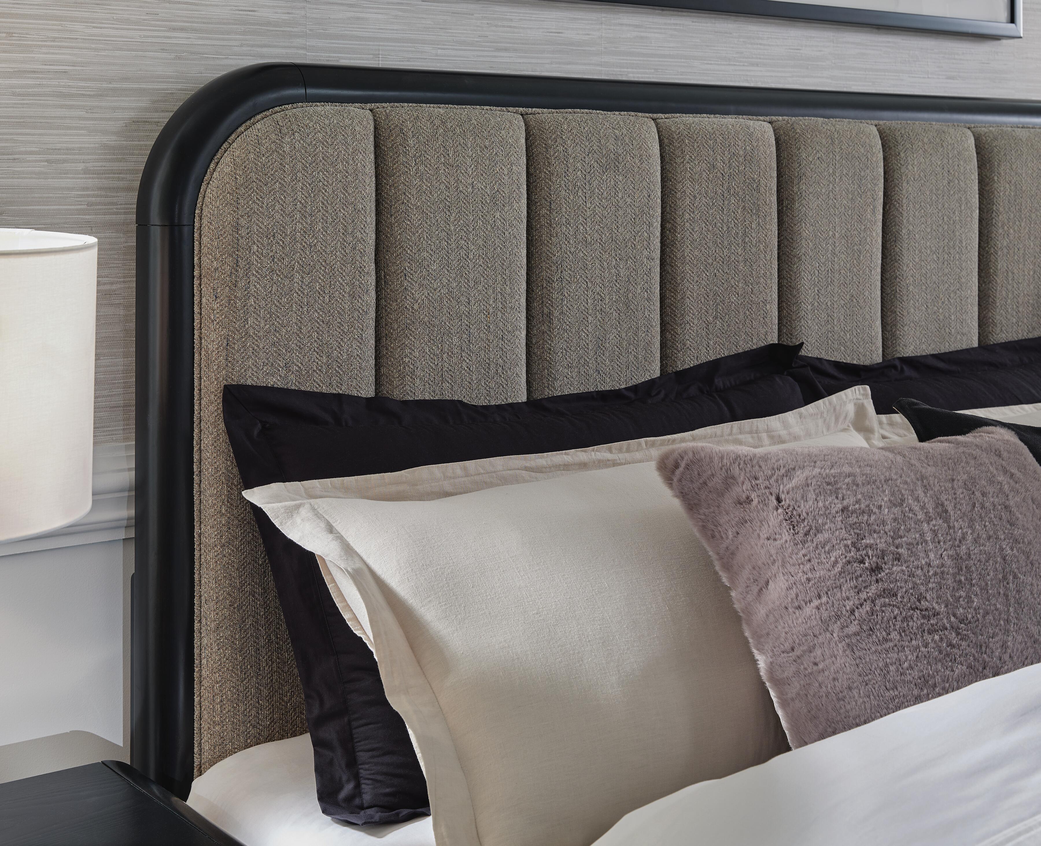 Cama tapizada Rowanbeck King con panel - image 6