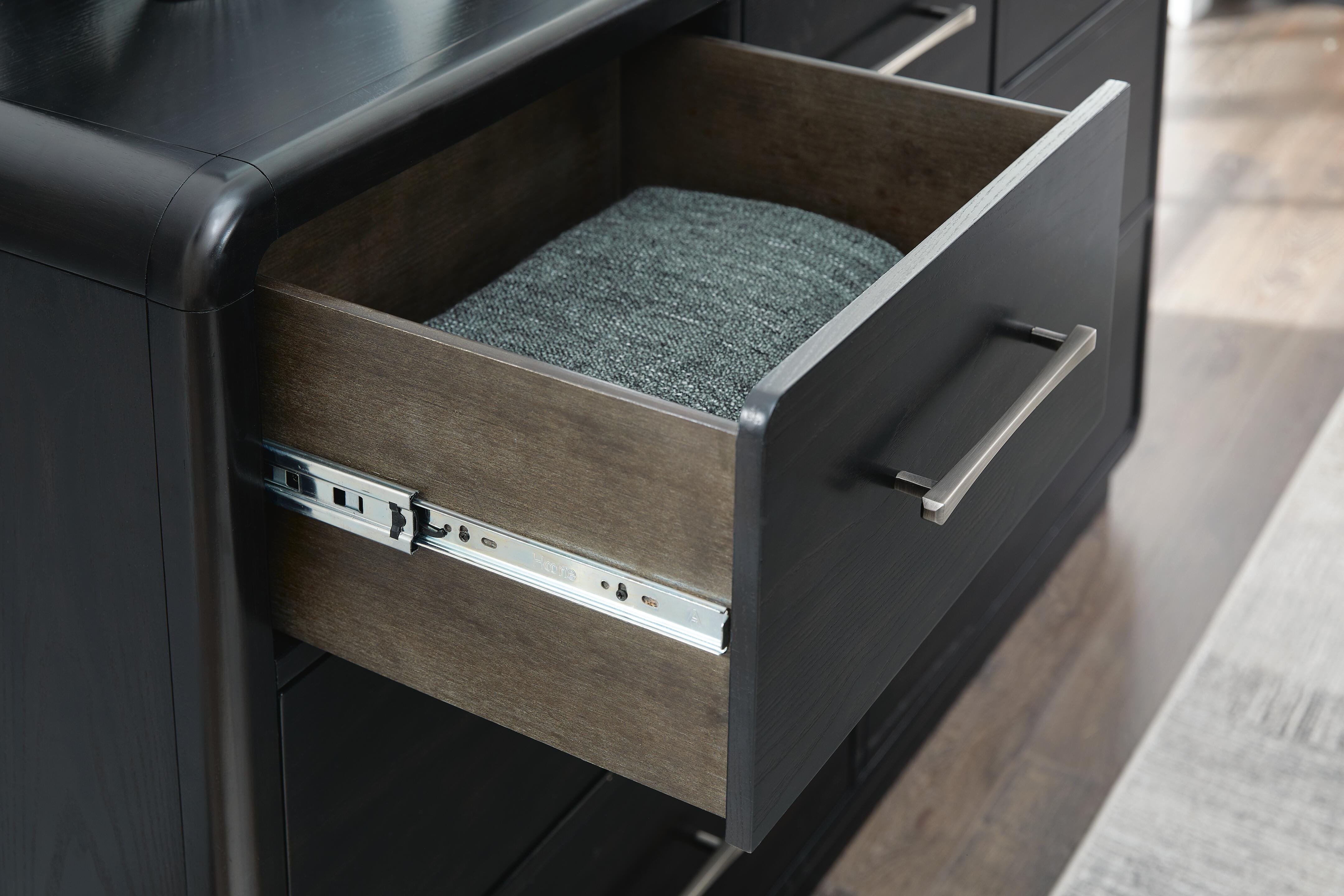 Rowanbeck Chest of Drawers - image 7