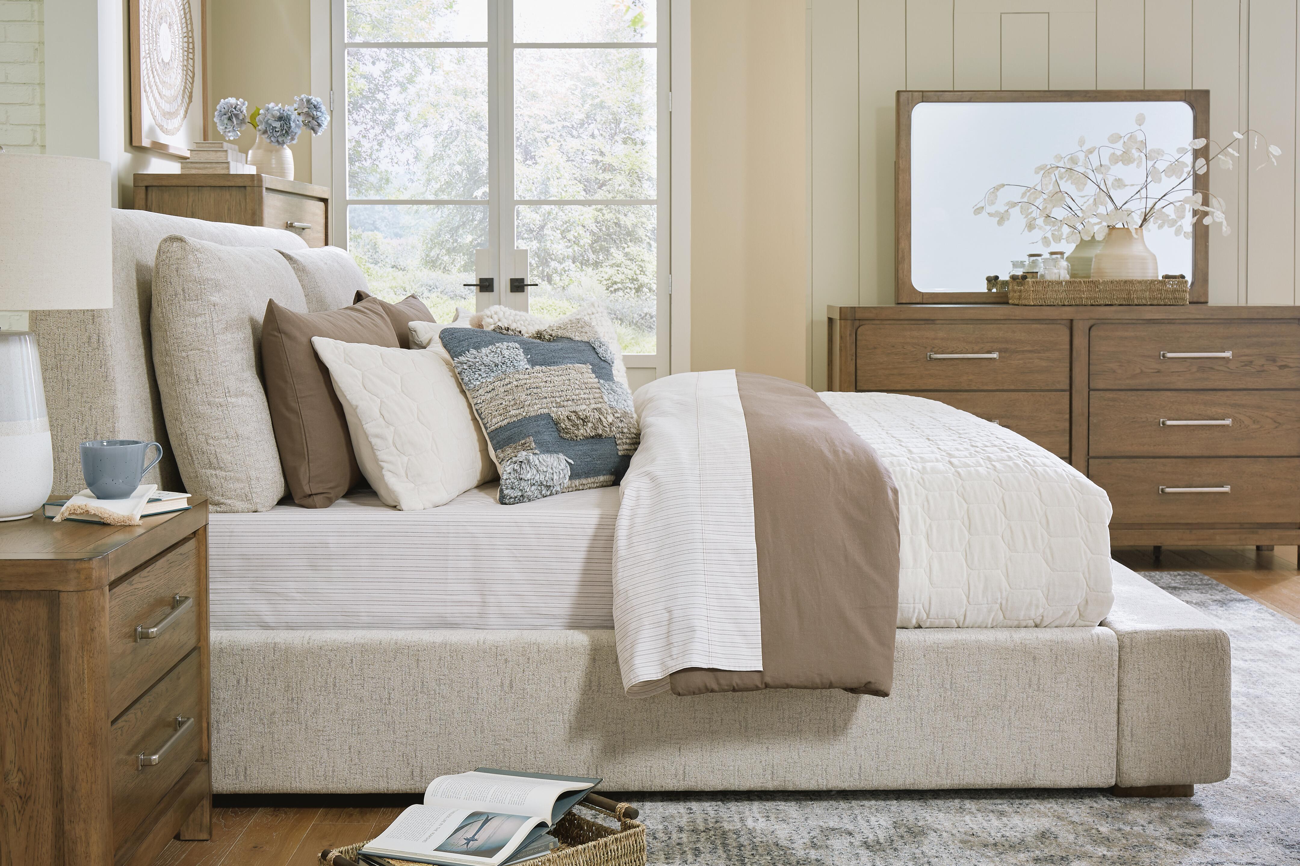Cabalynn King Upholstered Bed - image 10