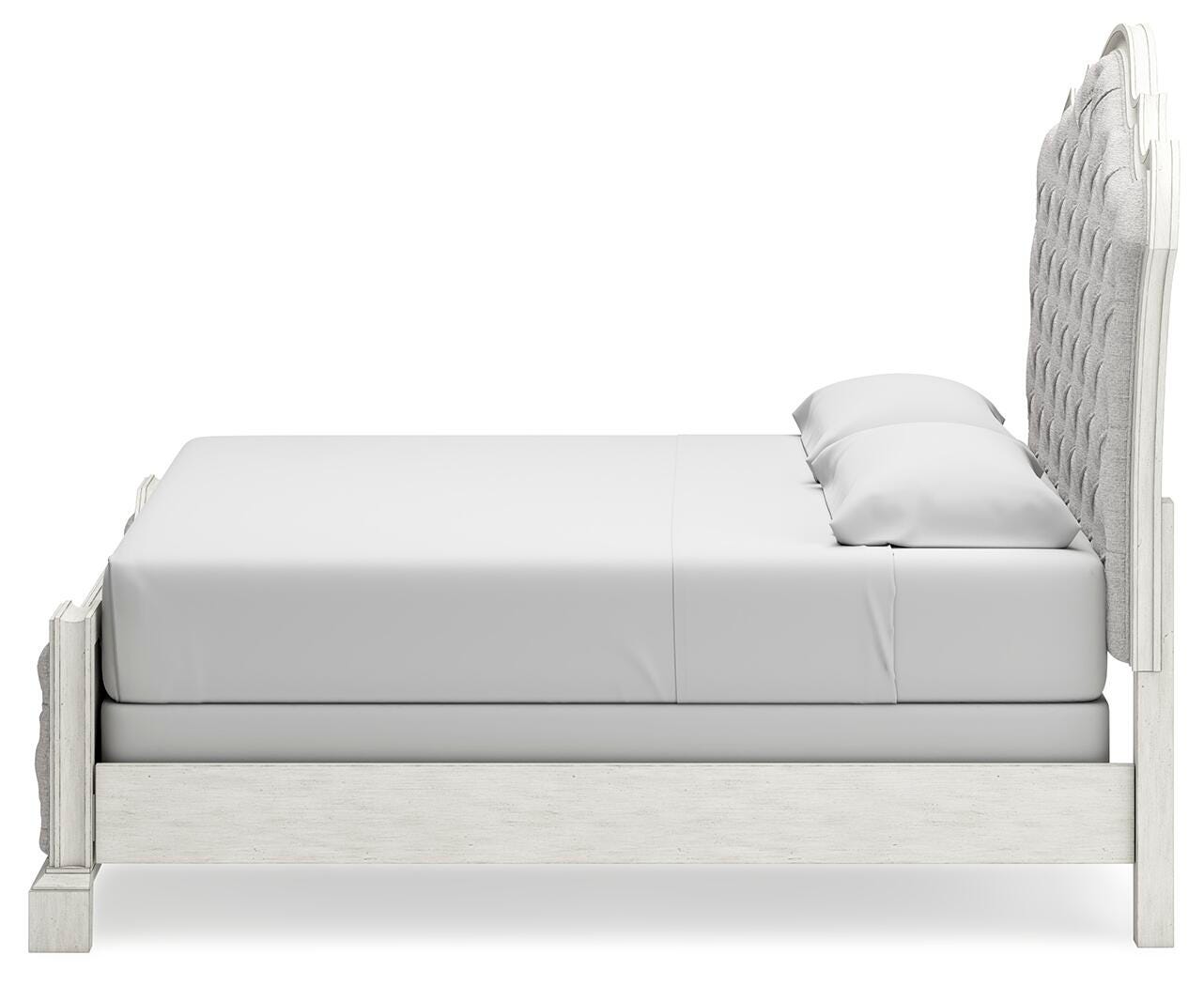 Cama Arlendyne tapizada tamaño King, cómoda y espejo - image 13