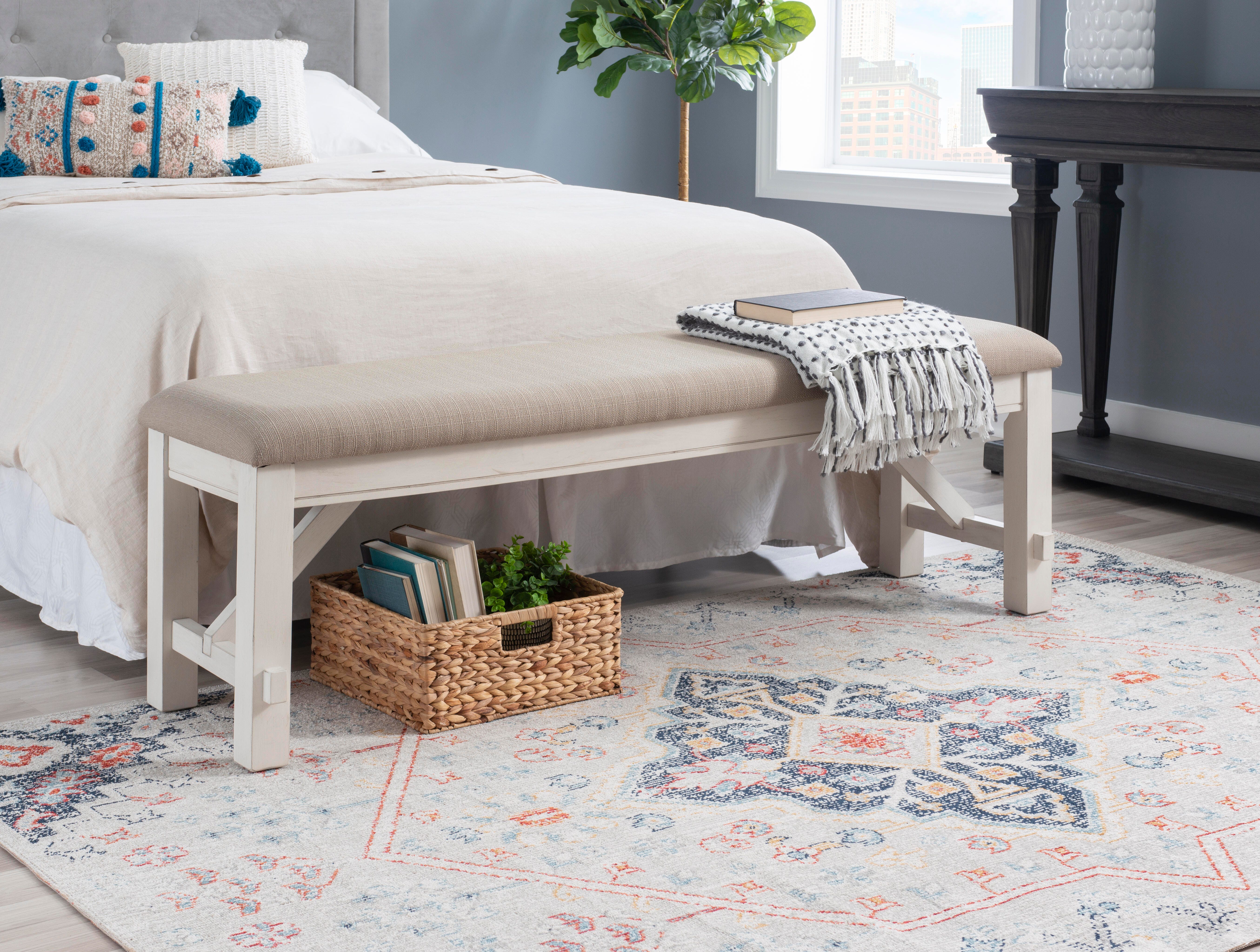 Swatch color Smokey White 